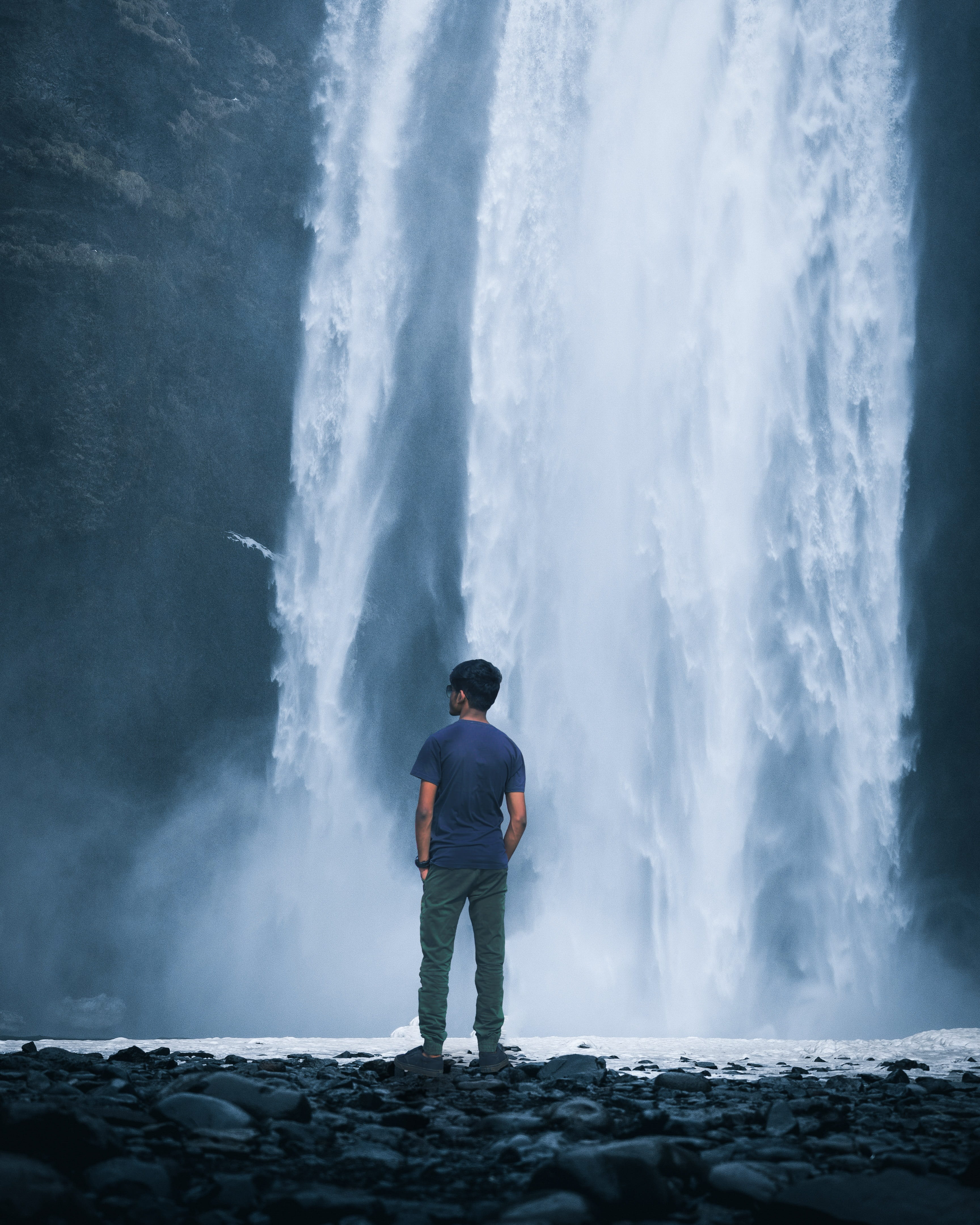 leisure activity, men, rocks, panoramic, casual clothing, outdoors, rainfall, motion, long exposure, looking at view, rear view, beauty in nature, water crystal, Phone HD Wallpaper