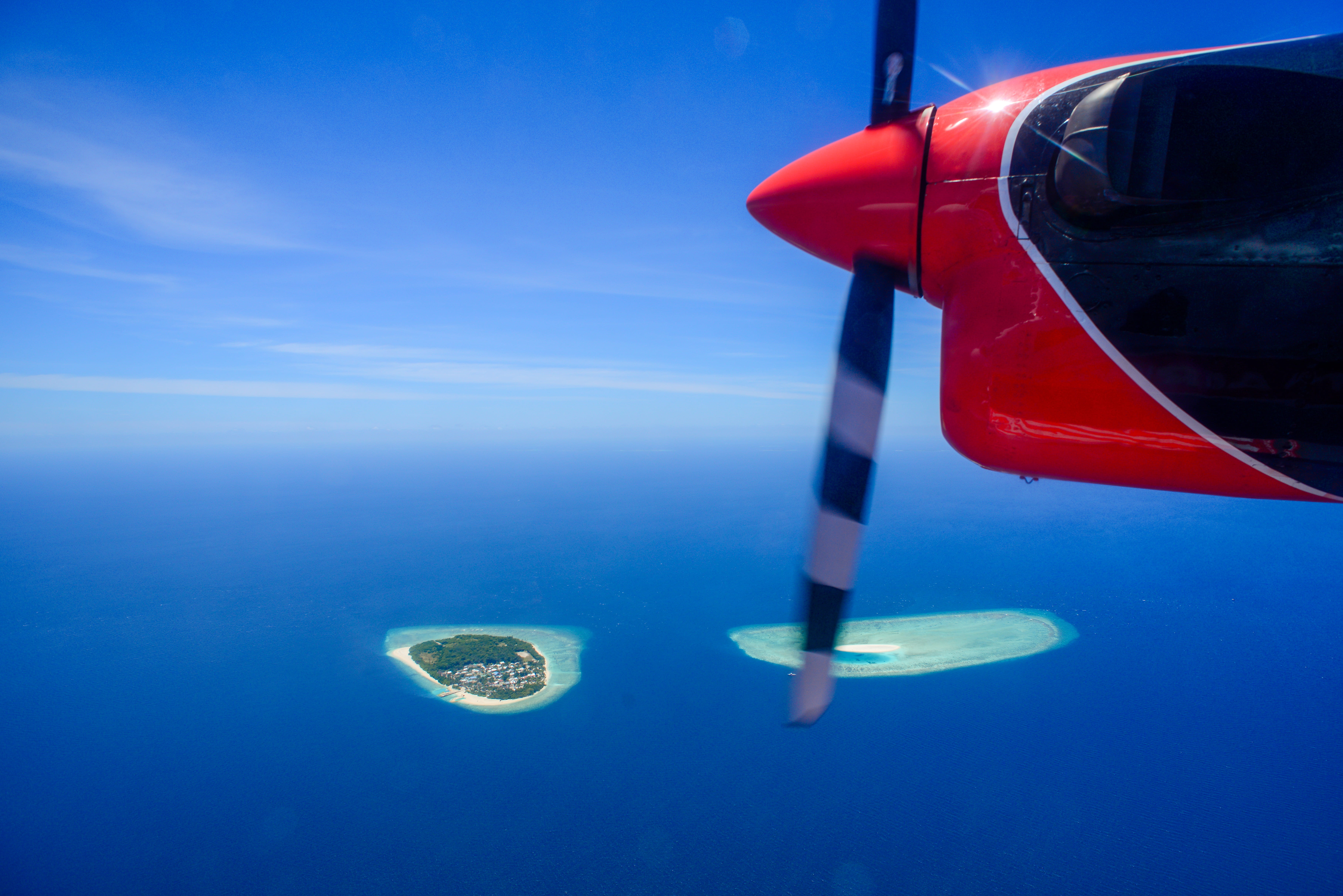 adventure, no people, ocean, flying, clouds, aircraft, air, motion, mode of transportation, red, vehicle, maldives, black, flight, white, horizon, daylight, HD Wallpaper