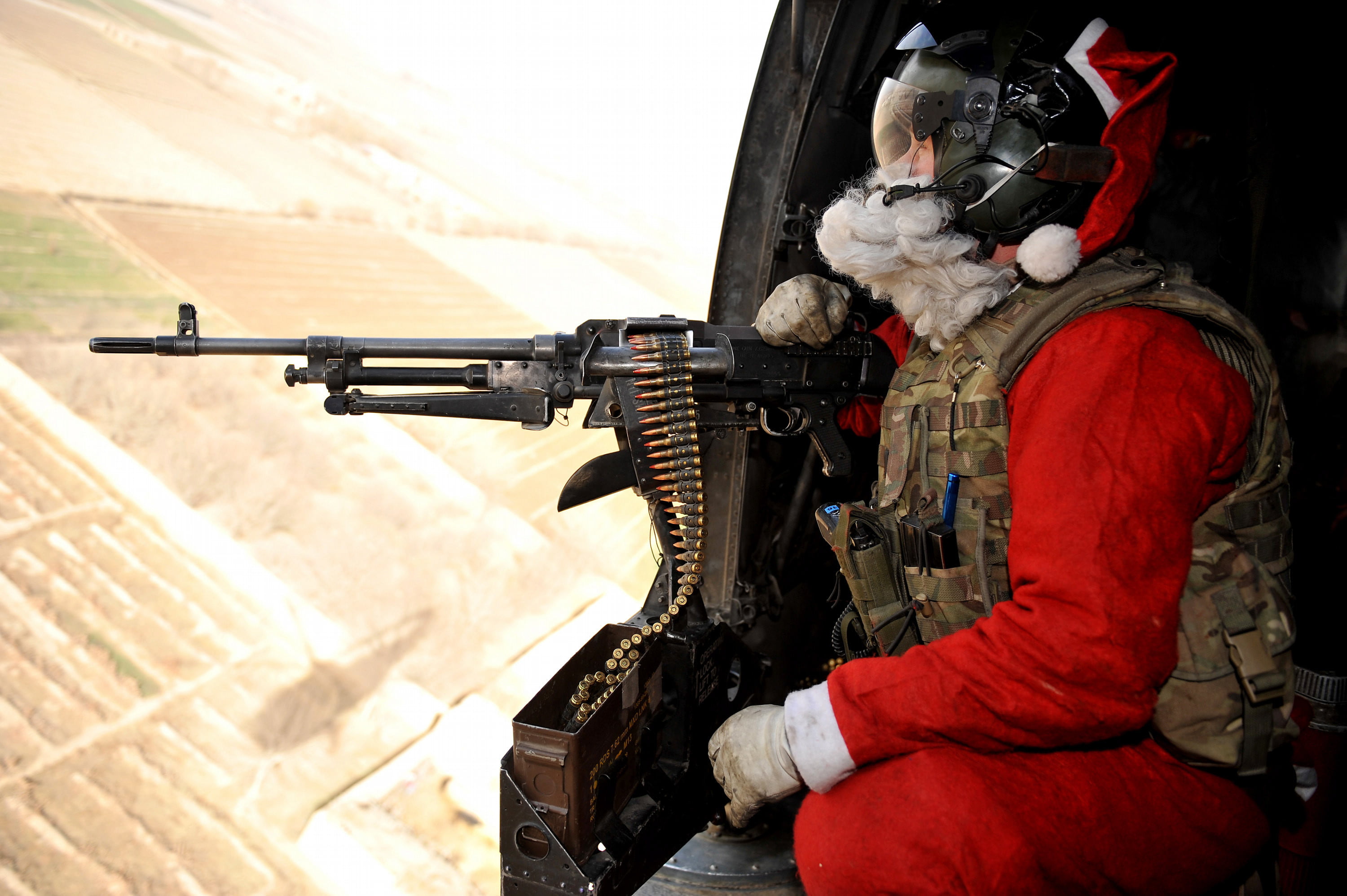 shooting a weapon, military, Santa Claus, oPS, day, pistol, clothing, infantry, gun, war, strategy, machine gun, government, flight, operator, santa, army, HD Wallpaper
