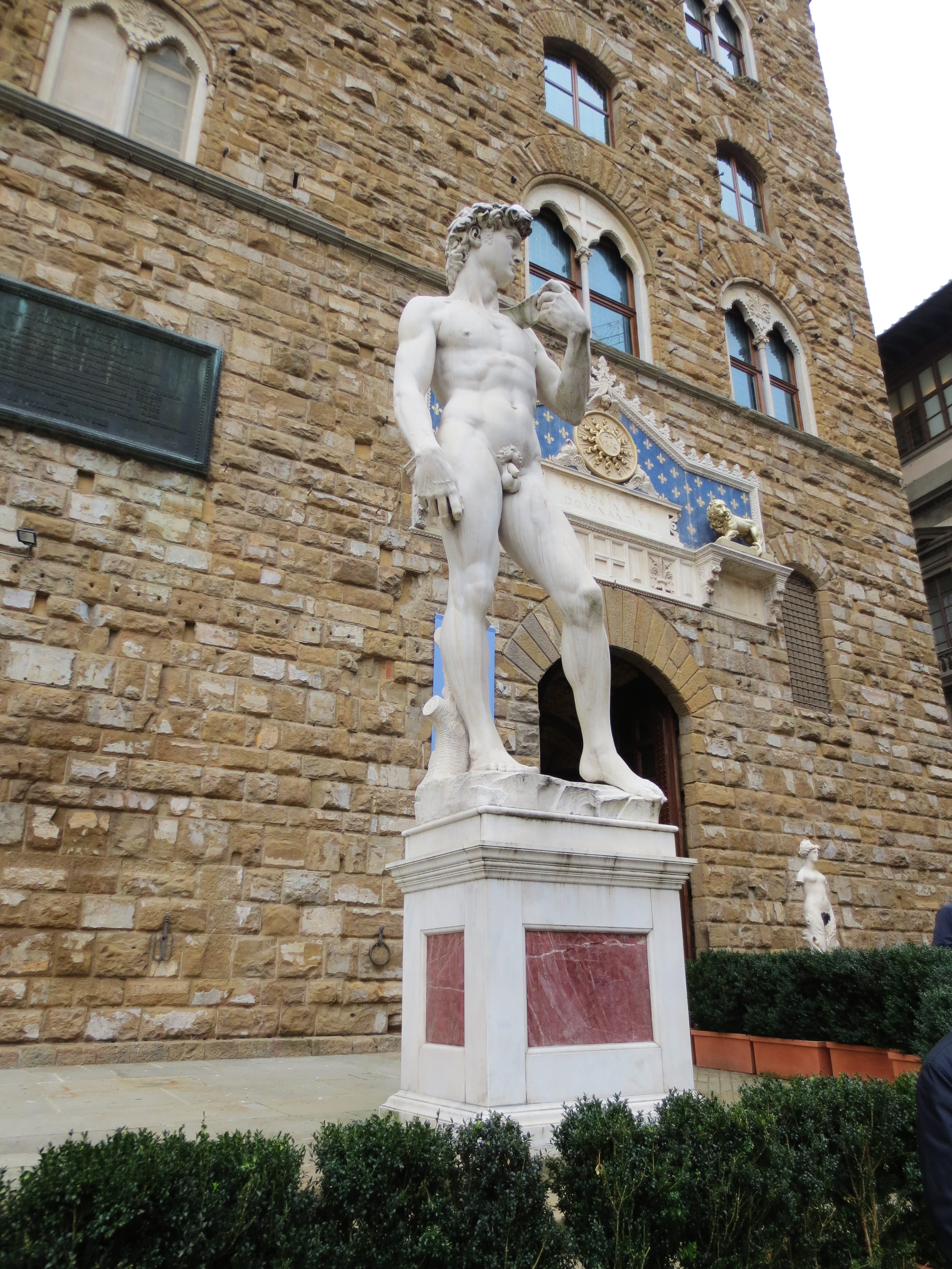architecture, low angle view, david, florence, male likeness, building exterior, nature, creativity, outdoors, art and craft, David, building, no people, Phone HD Wallpaper