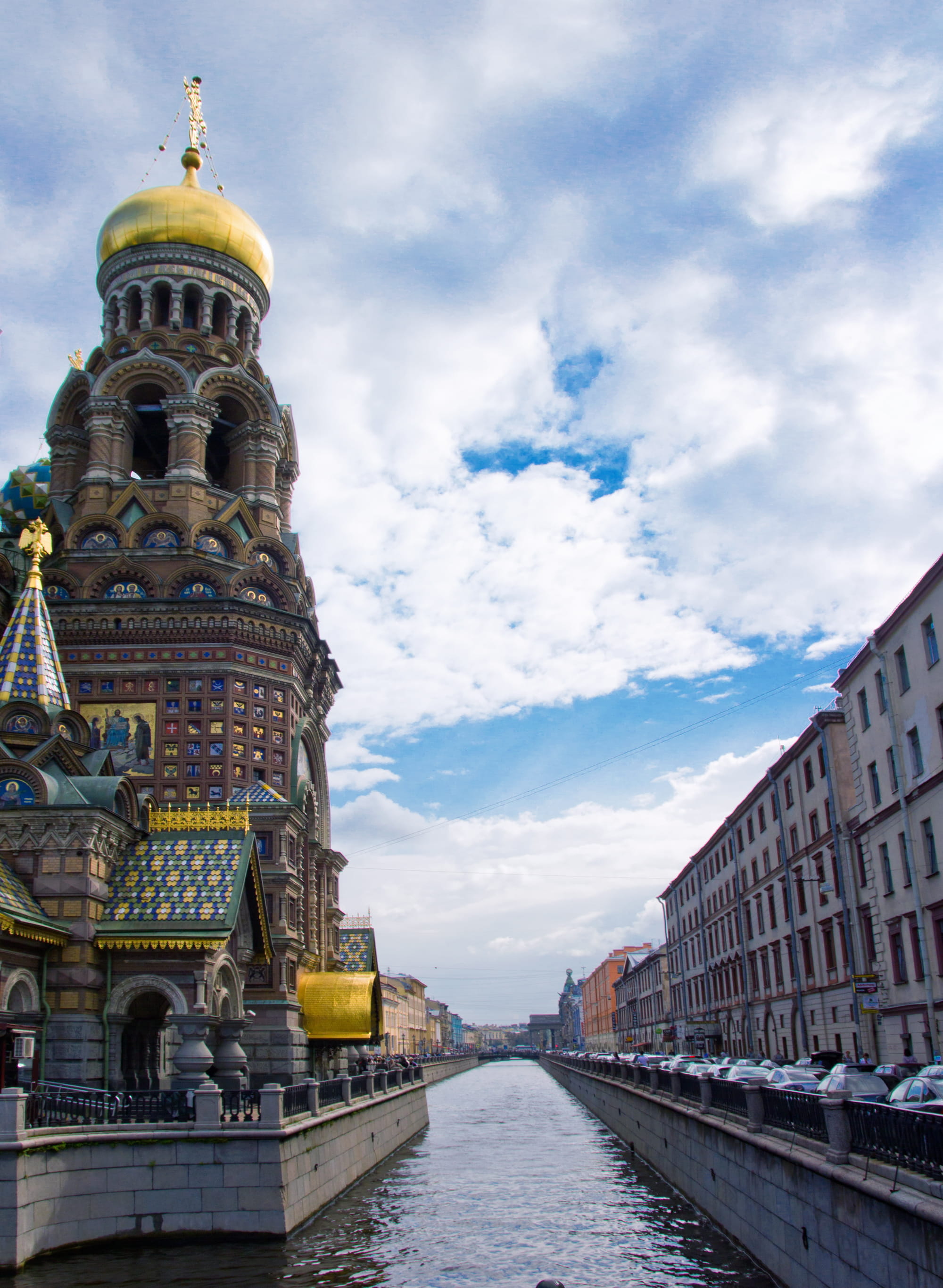waterway, dome, turrets, canal, st-petersburg, center, blood, place of worship, russian, river, colorful, color, building, resurrectionchur, towers, day, Phone HD Wallpaper
