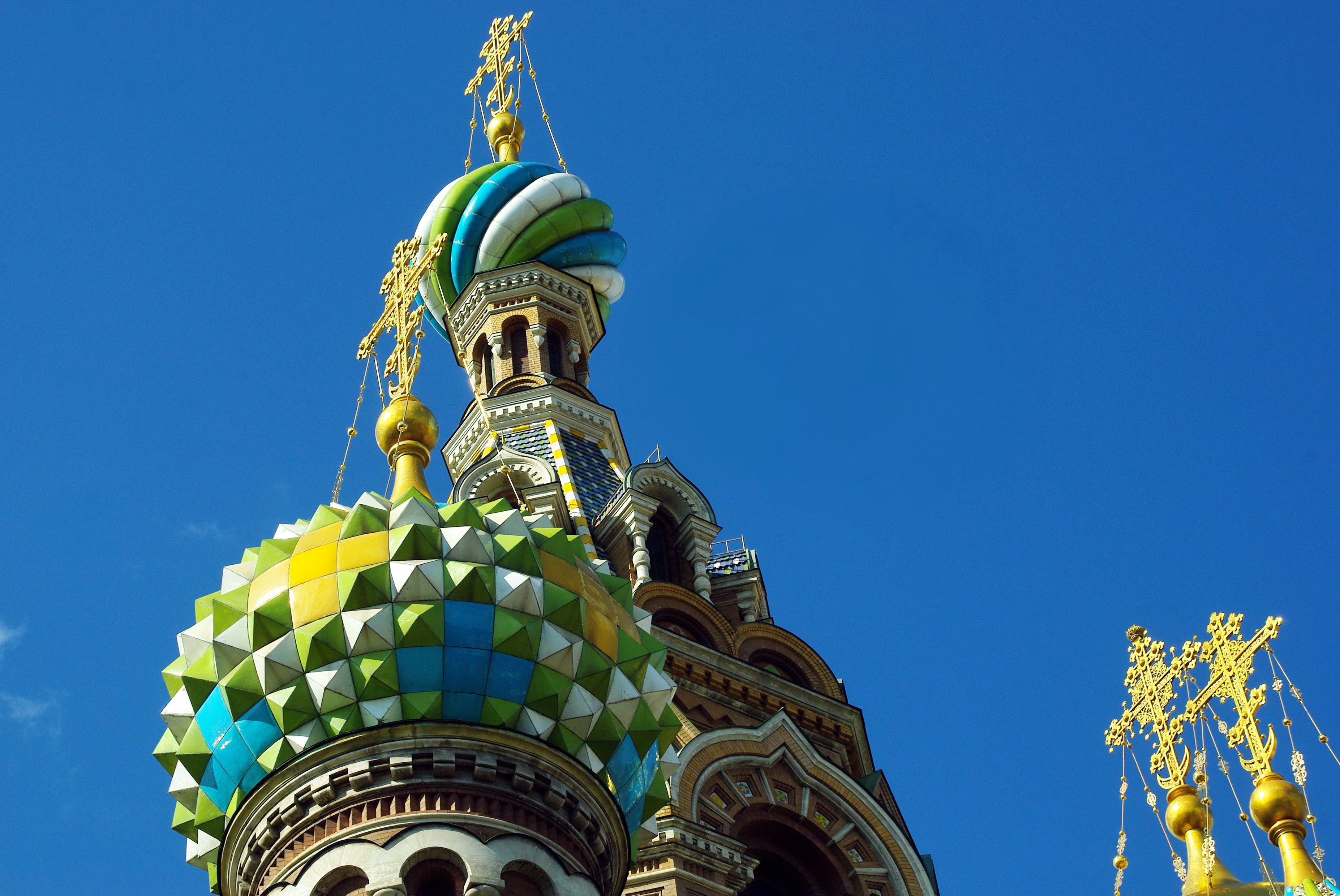 low angle view, travel destinations, spire, building, clear sky, cross, place of worship, spirituality, st petersburg, travel, 2K, blue, religion, building exterior, HD Wallpaper