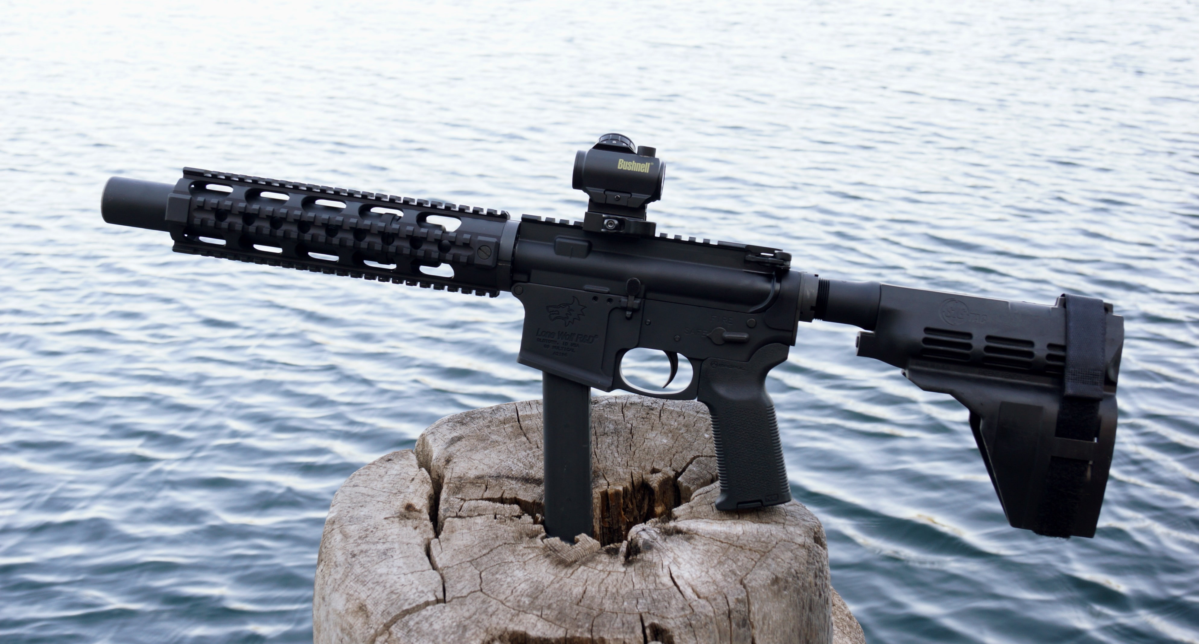 security, metal, outdoors, G9, machine gun, water, 4K, violence, rippled, military, day, safety, aggression, no people, technology, GLOCK, magazine, conflict, HD Wallpaper
