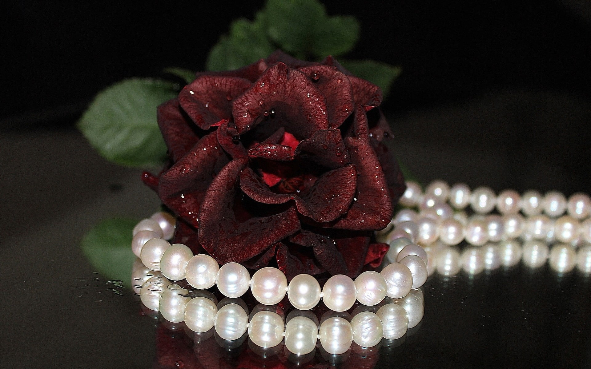 pearl jewelry, necklace, focus on foreground, food and drink, wealth, red, close-up, 1080P, no people, background, elegance, beads, indoors, HD Wallpaper
