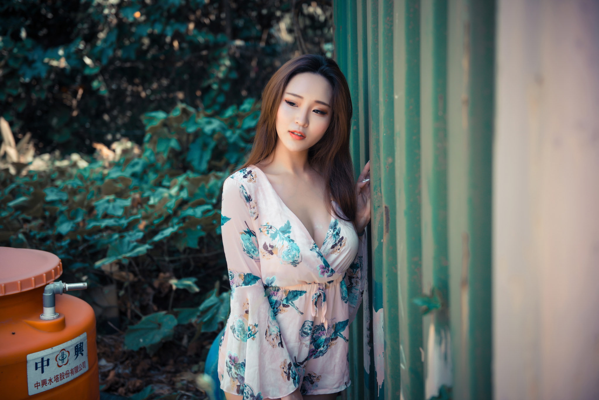 beauty, 1080P, hairstyle, women, hair, brunette, lifestyles, standing, looking away, outdoors, casual clothing, long hair, leisure activity, adult, portrait, HD Wallpaper