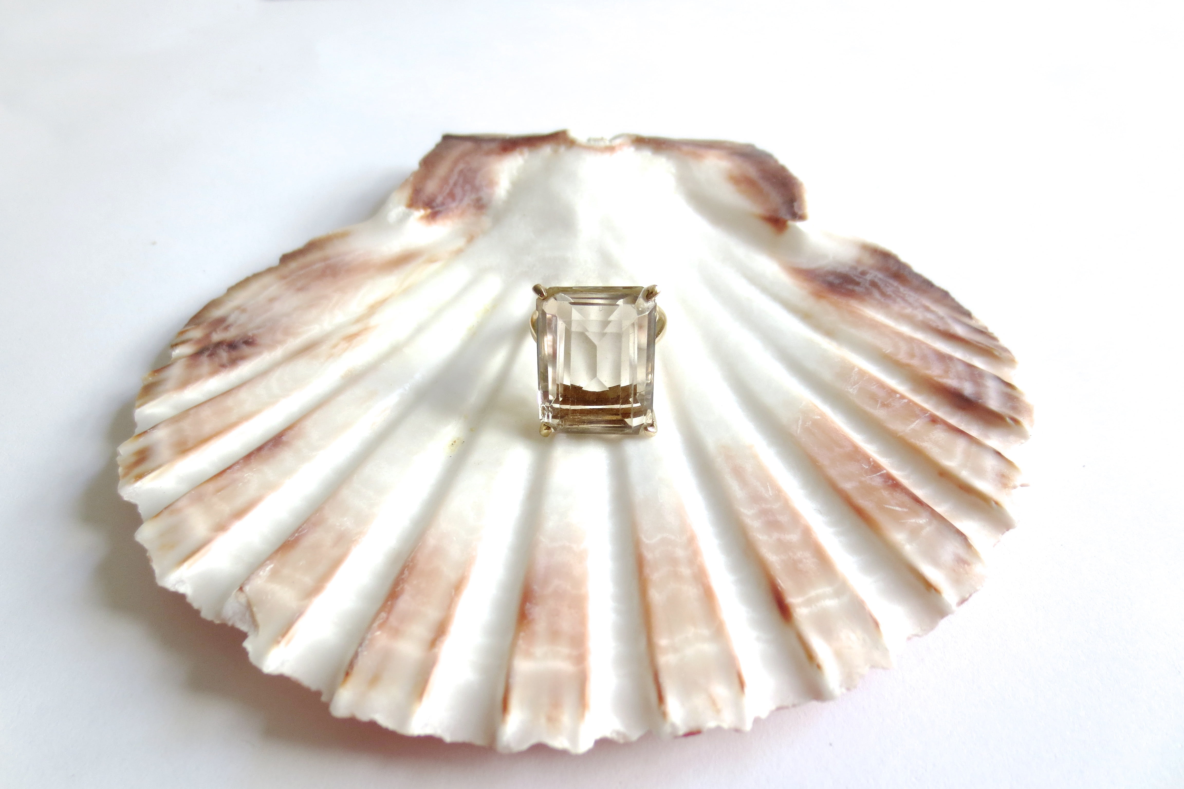 antique, emerald, cut, sea, jewel, animal wildlife, vacation, angel, gem, studio shot, gemstone, scallop, purity, close-up, no people, jewelry, fashion, HD Wallpaper