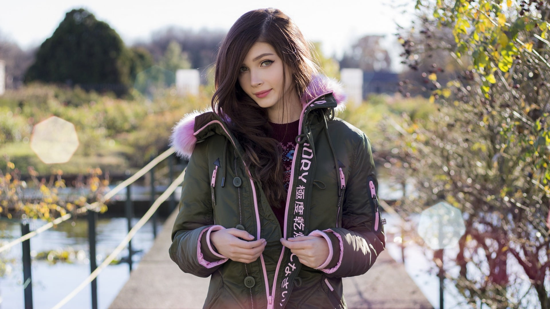 cheerful, healthy Lifestyle, activity, casual Clothing, women outdoors, adventure, walking, beauty, hair, hairstyle, leisure Activity, looking, looking at viewer, HD Wallpaper