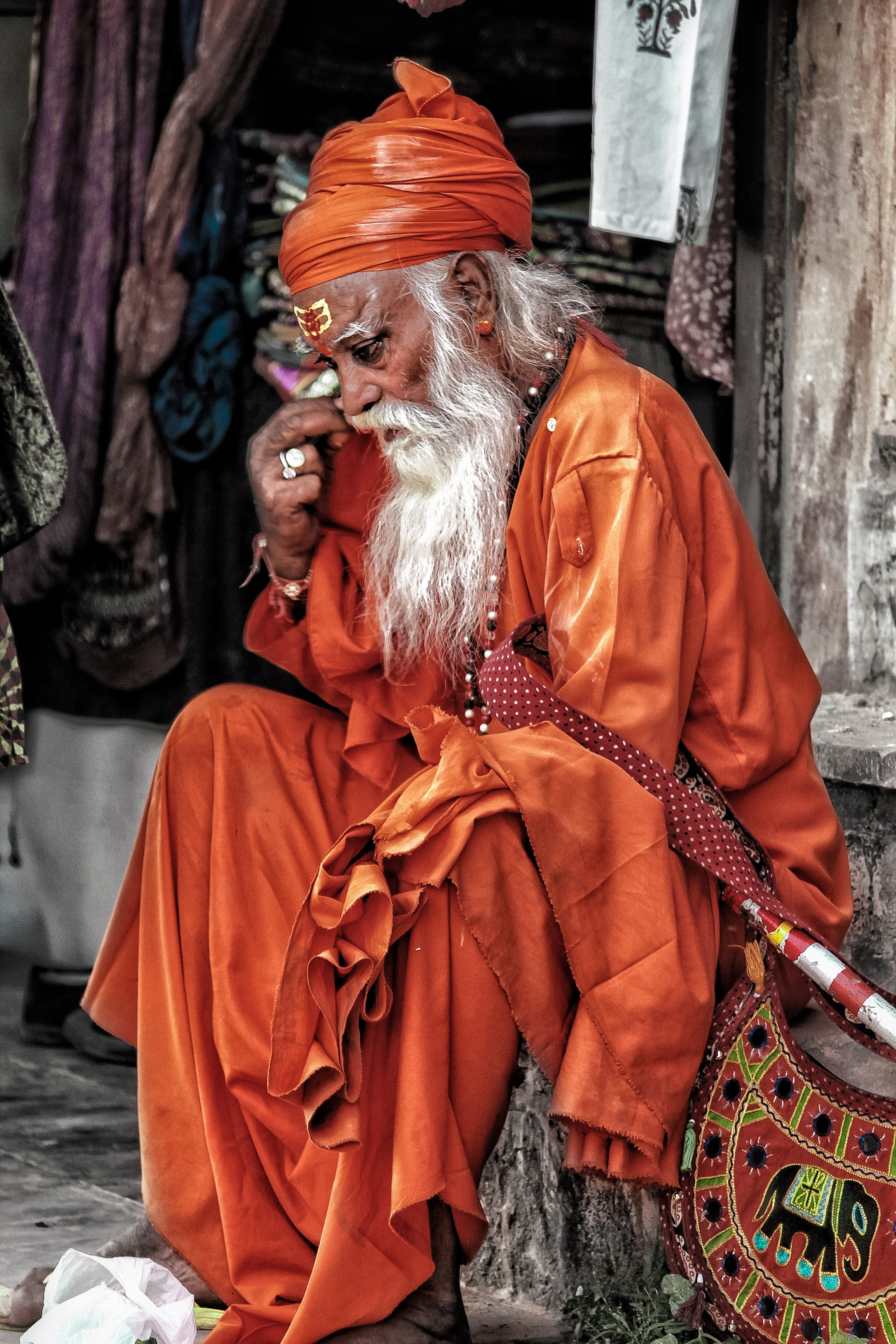 festival, man, beard, mature men, lifestyles, face, looking away, costume, people, facial hair, turban, bead, 4K, prayer beads, person, real people, sitting, Phone HD Wallpaper