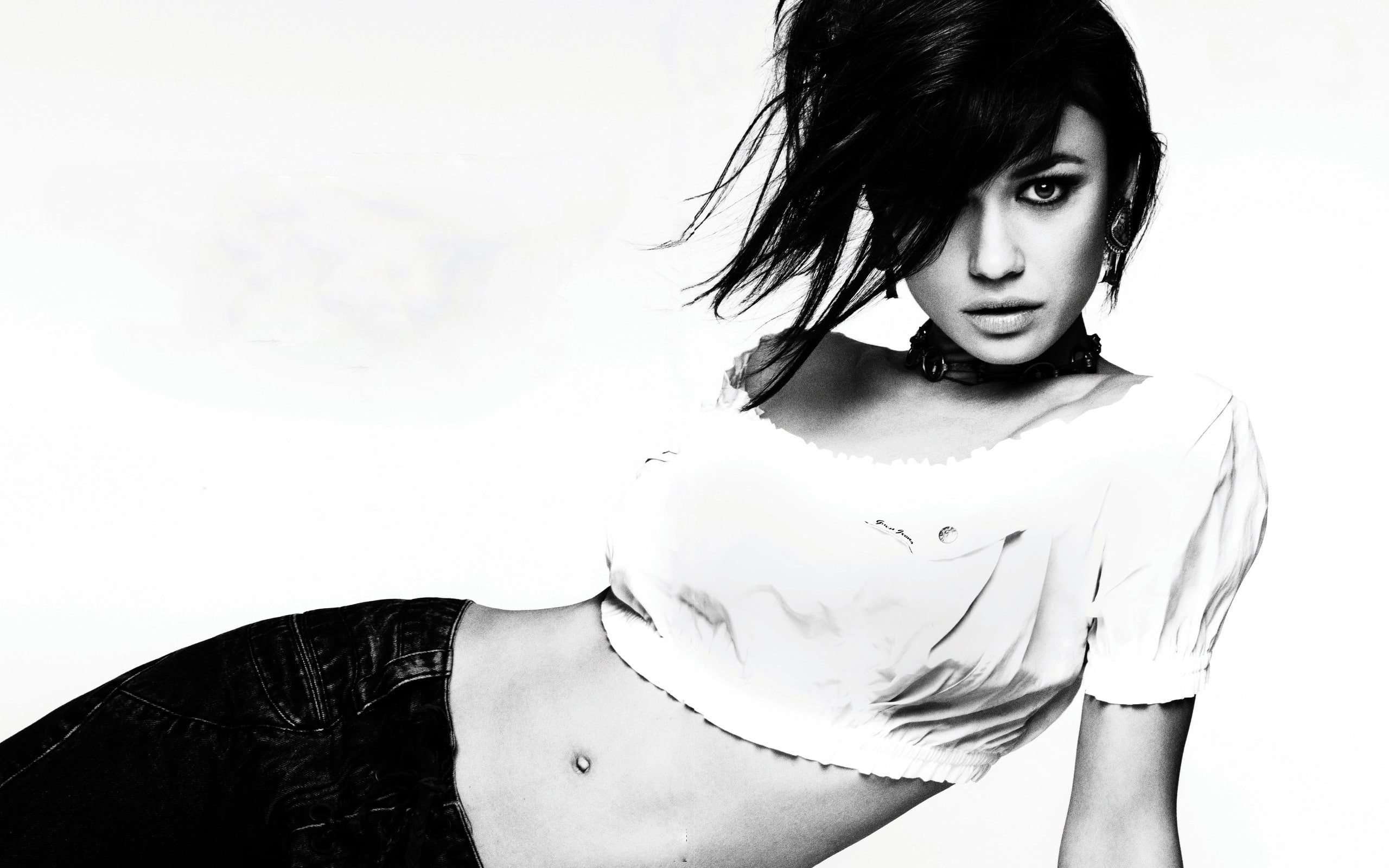 babe, white, background, celebrity, olga, Olga Kurylenko, 2K, woman, black, kurylenko, HD Wallpaper