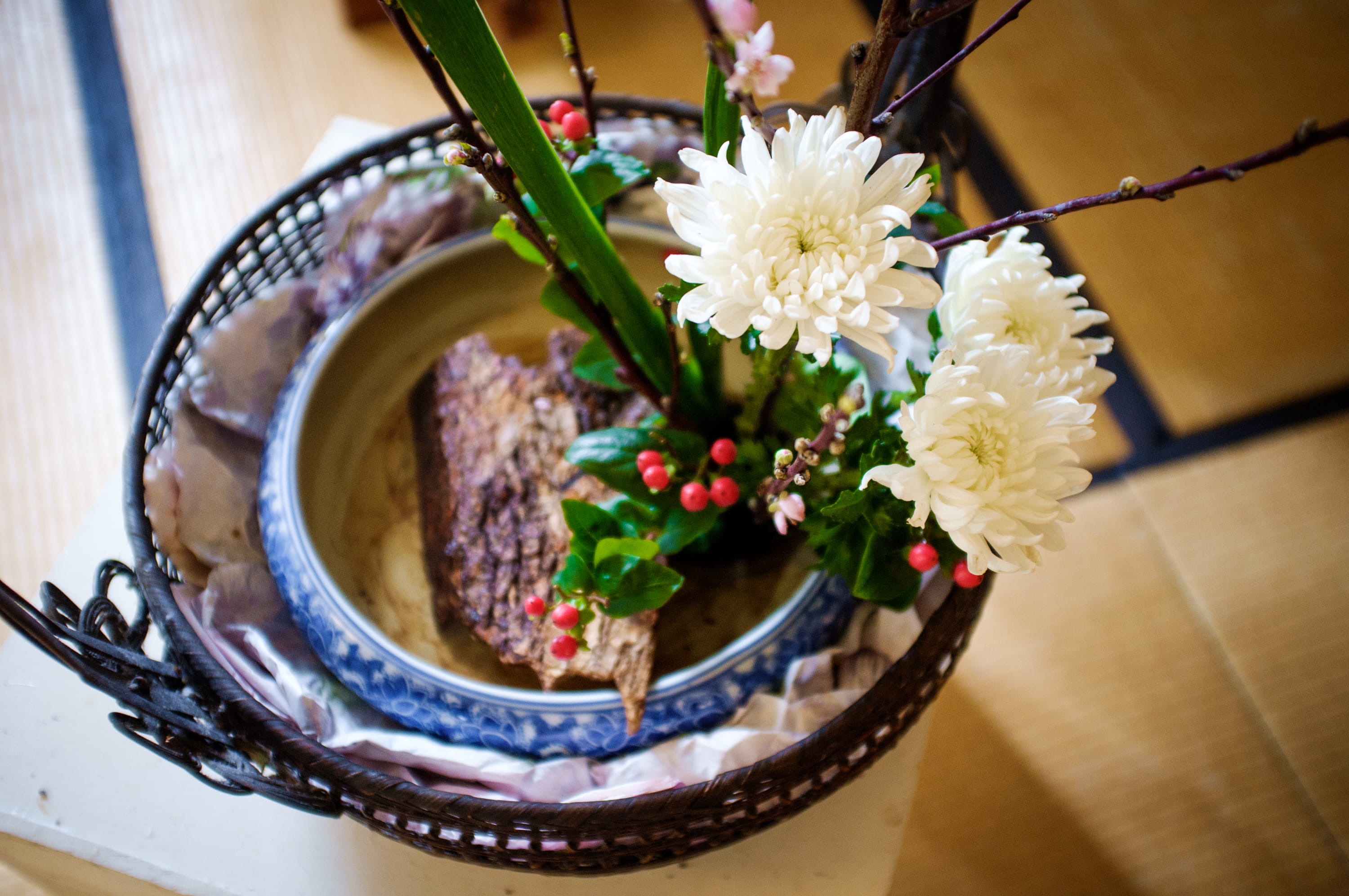 wistaria tea house, asian, bunch of flowers, decoration, flower pot, focus on foreground, bouquet, ikebana, flower arrangement, display, berry, indoors, HD Wallpaper