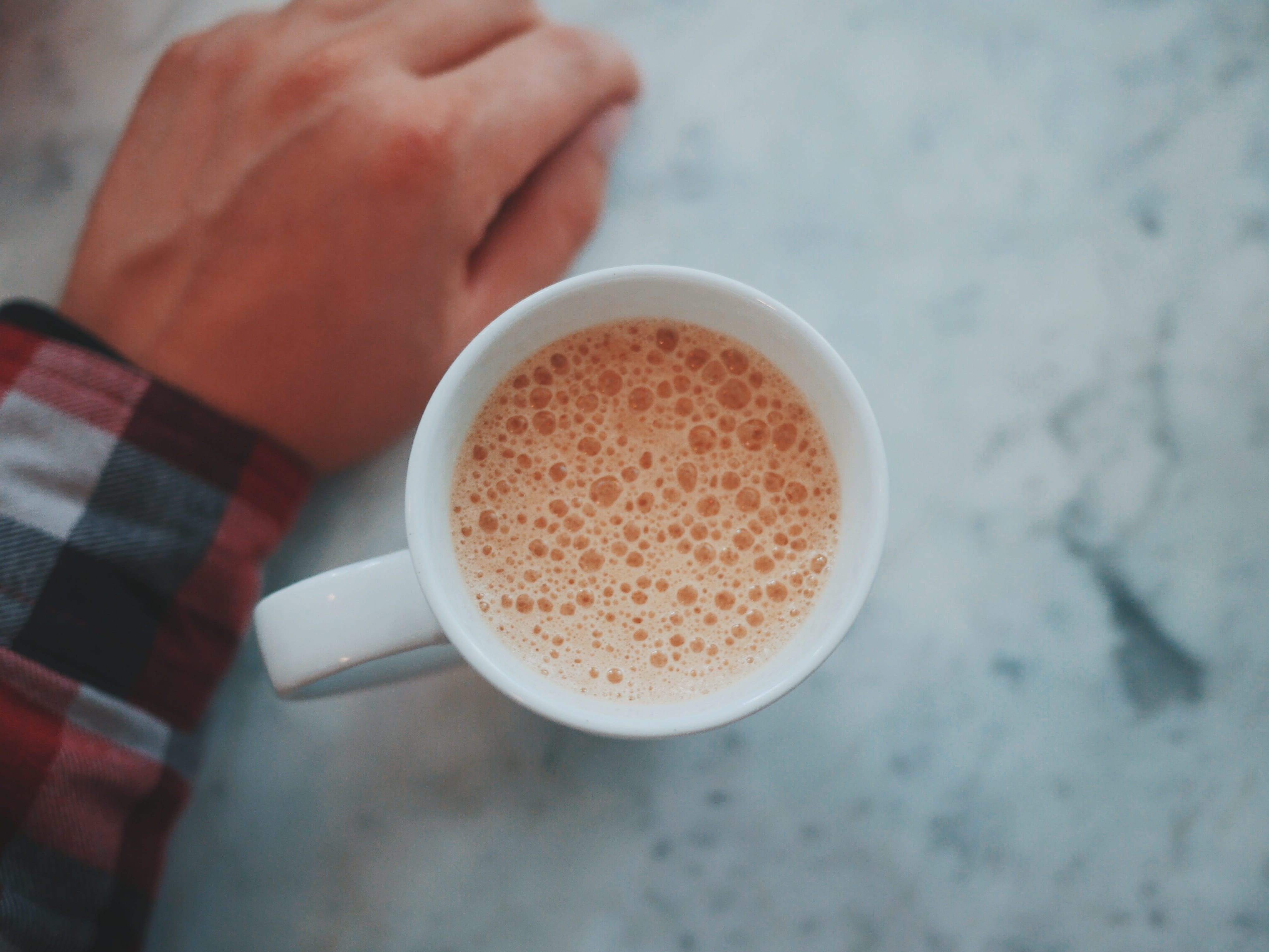 freshness, tea cup, coffee cup, drinking, food and drink, real people, holding, focus on foreground, 4K, marble, mug, coffee - drink, human body part, HD Wallpaper