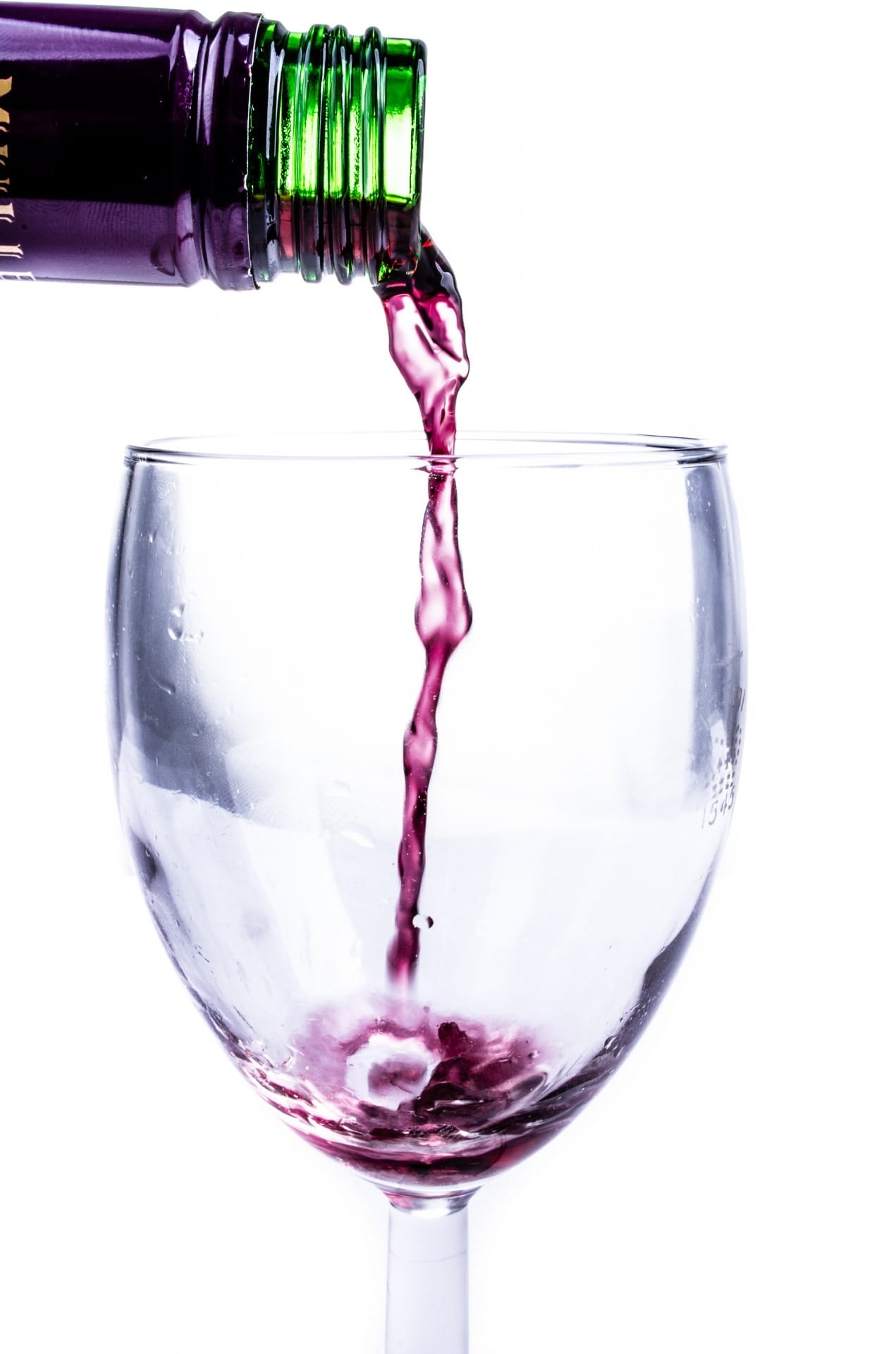 close-up, wineglass, soap, white background, physical, purple, macro, drop, abstract, surface, level, transparent, description, reflection, drinking glass, Phone HD Wallpaper