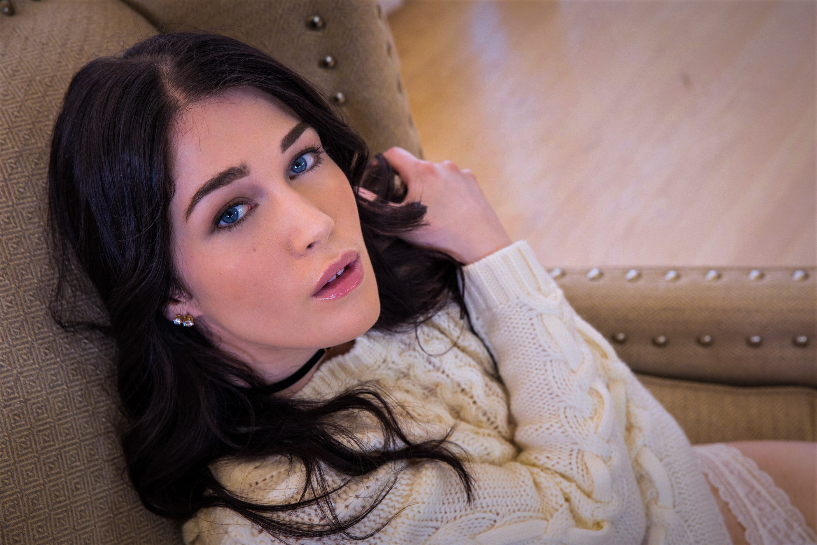 adult, leisure activity, looking at camera, young women, 2K, blue eyes, fashion, portrait, Evelyn Claire , sweater, one person, hair, warm clothing, young adult, HD Wallpaper
