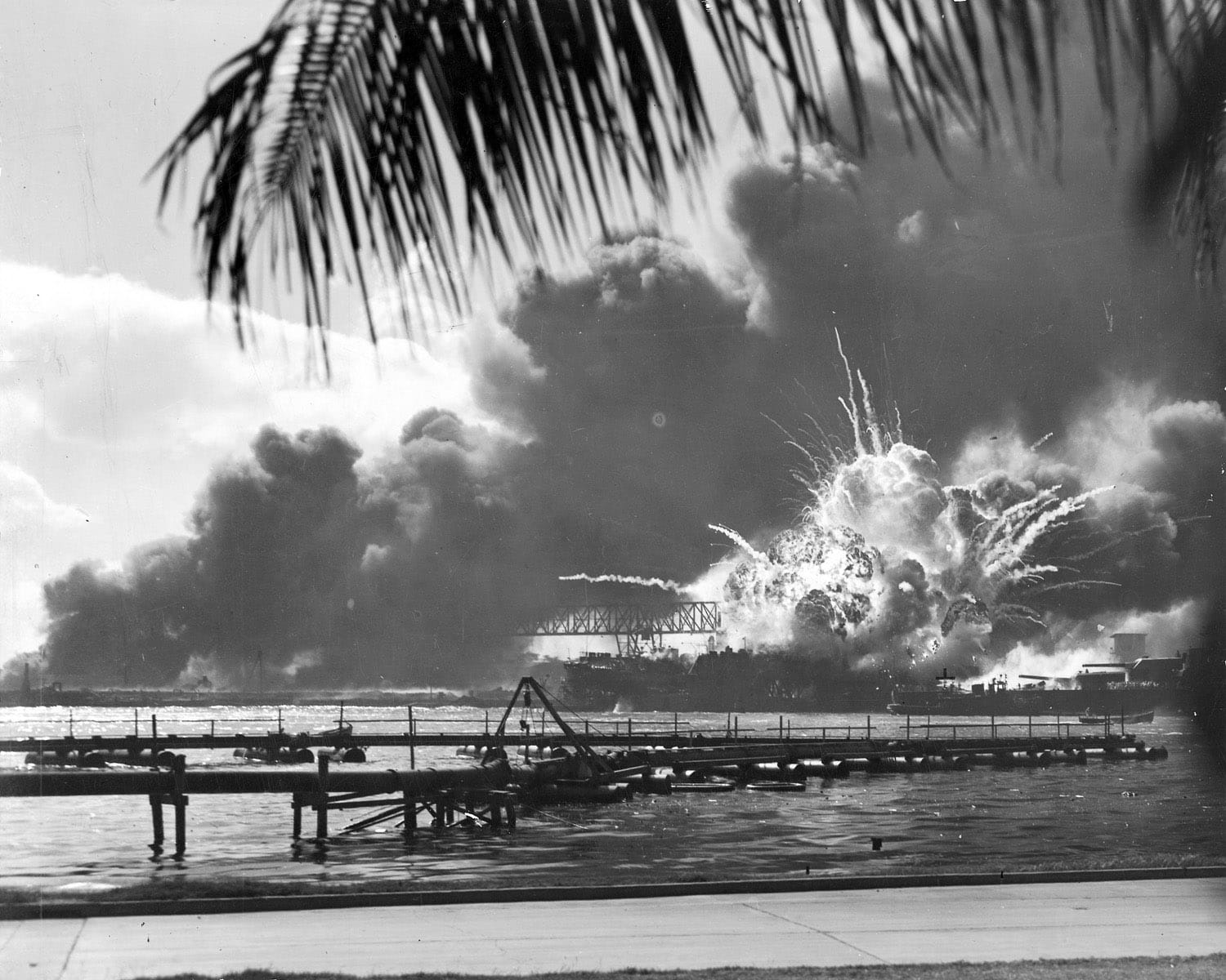 pearl harbor, smoke - physical structure, nature, pearl, cloud - sky, tropical climate, United States, beauty in nature, architecture, plant, land, beach, HD Wallpaper