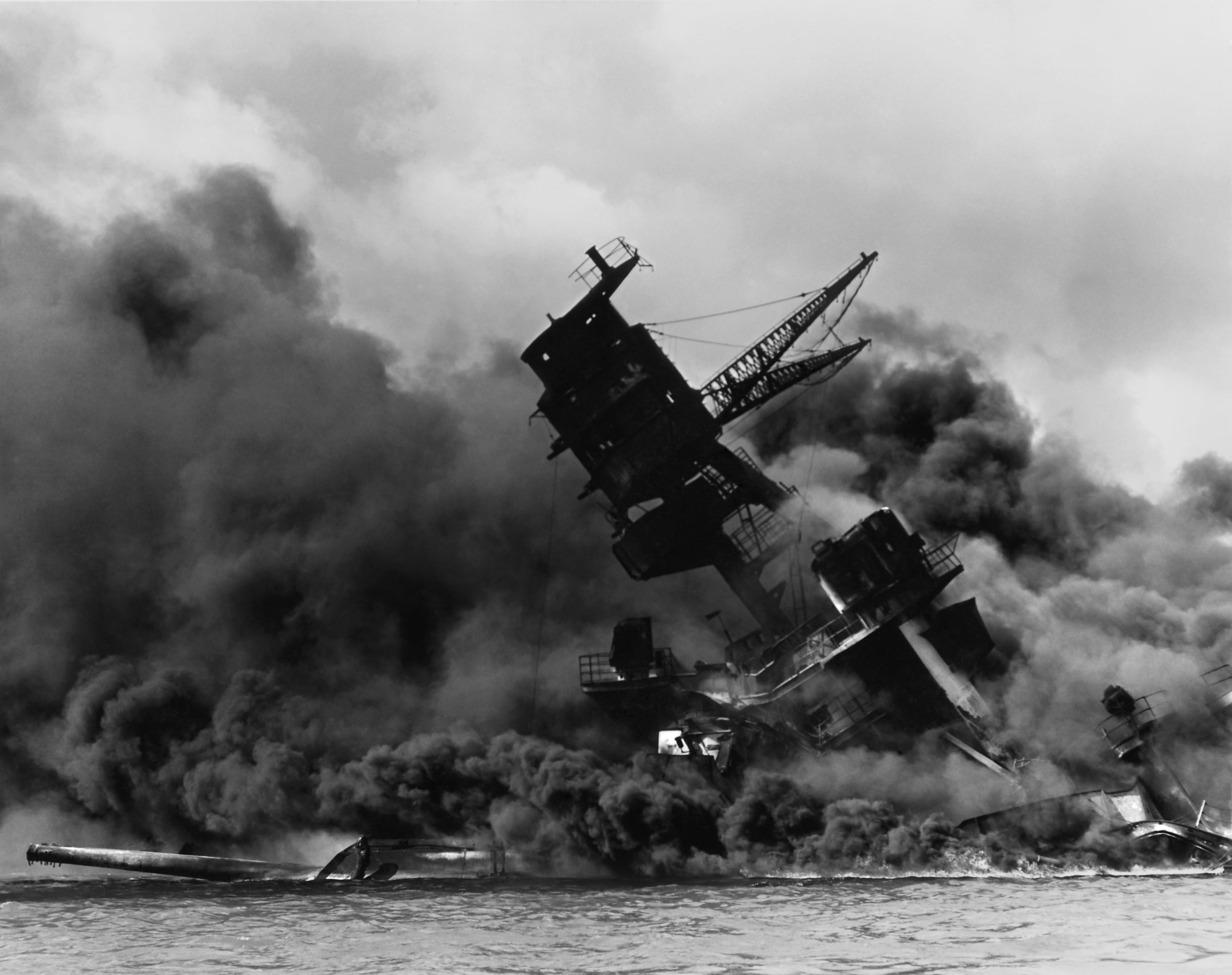 rescue, uss arizona, destruction, black And White, smoke, water, day, burning, sinking, nautical vessel, war, fire, nature, taken, 1941, warship, photography, HD Wallpaper