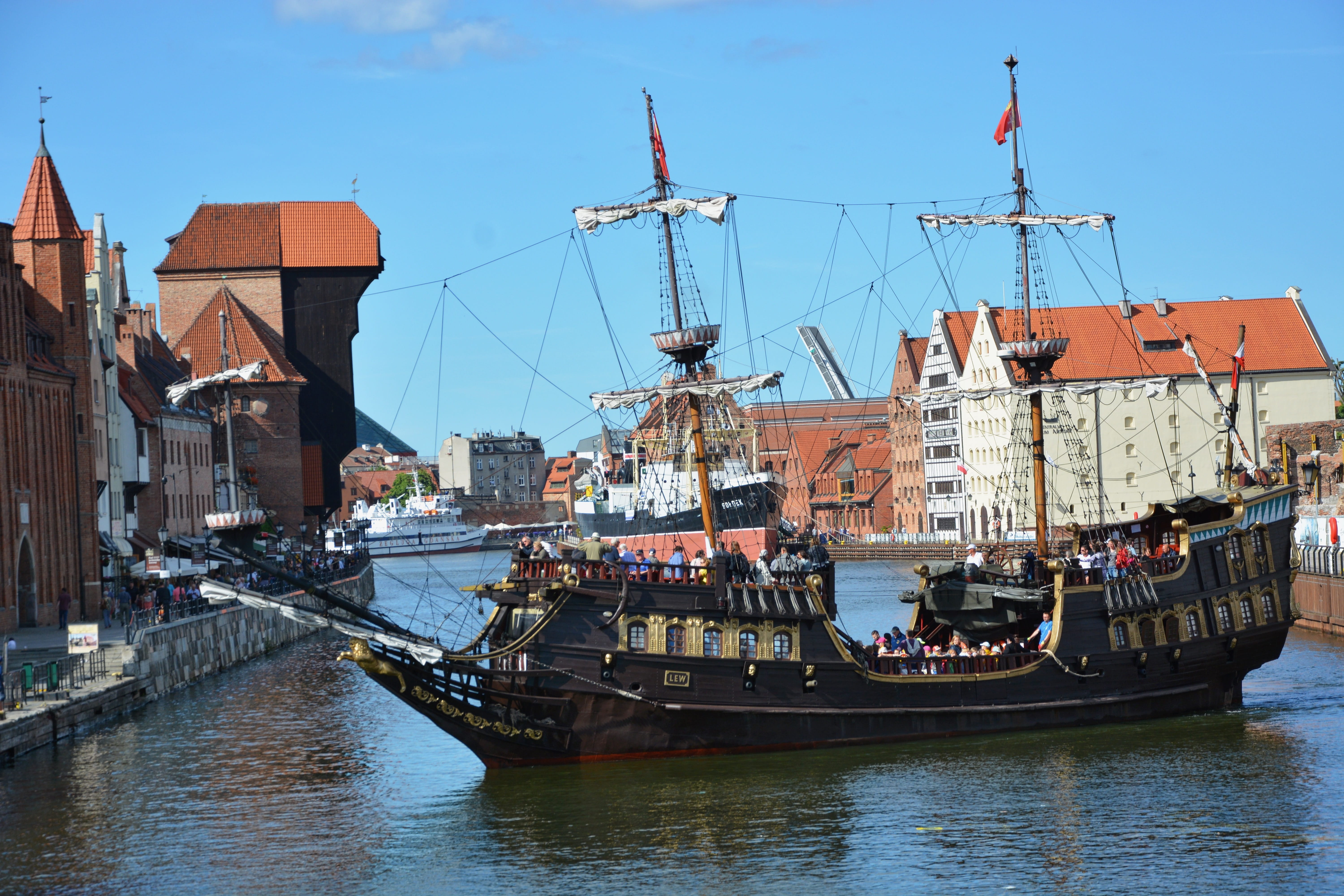 water, moored, travel, architecture, nature, sailboat, city, mode of transportation, transportation, built structure, pole, Ship, day, Black Pearl, sky, HD Wallpaper