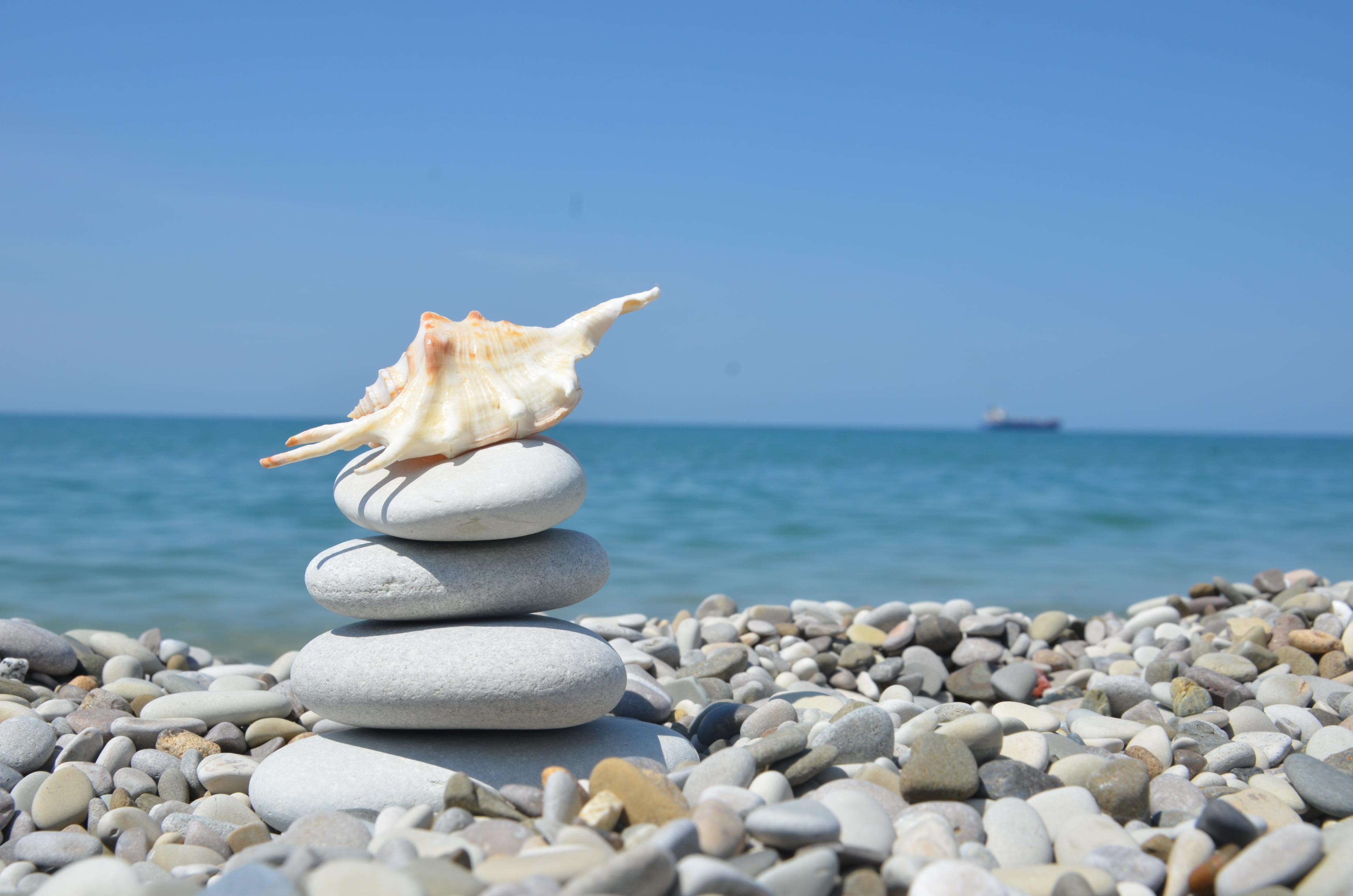 tranquil Scene, 2K, clear sky, pebbles, land, stack Rock, horizon, heap, stone - Object, solid, rock, zen-like, stack, summer, pebble, group of Objects, HD Wallpaper