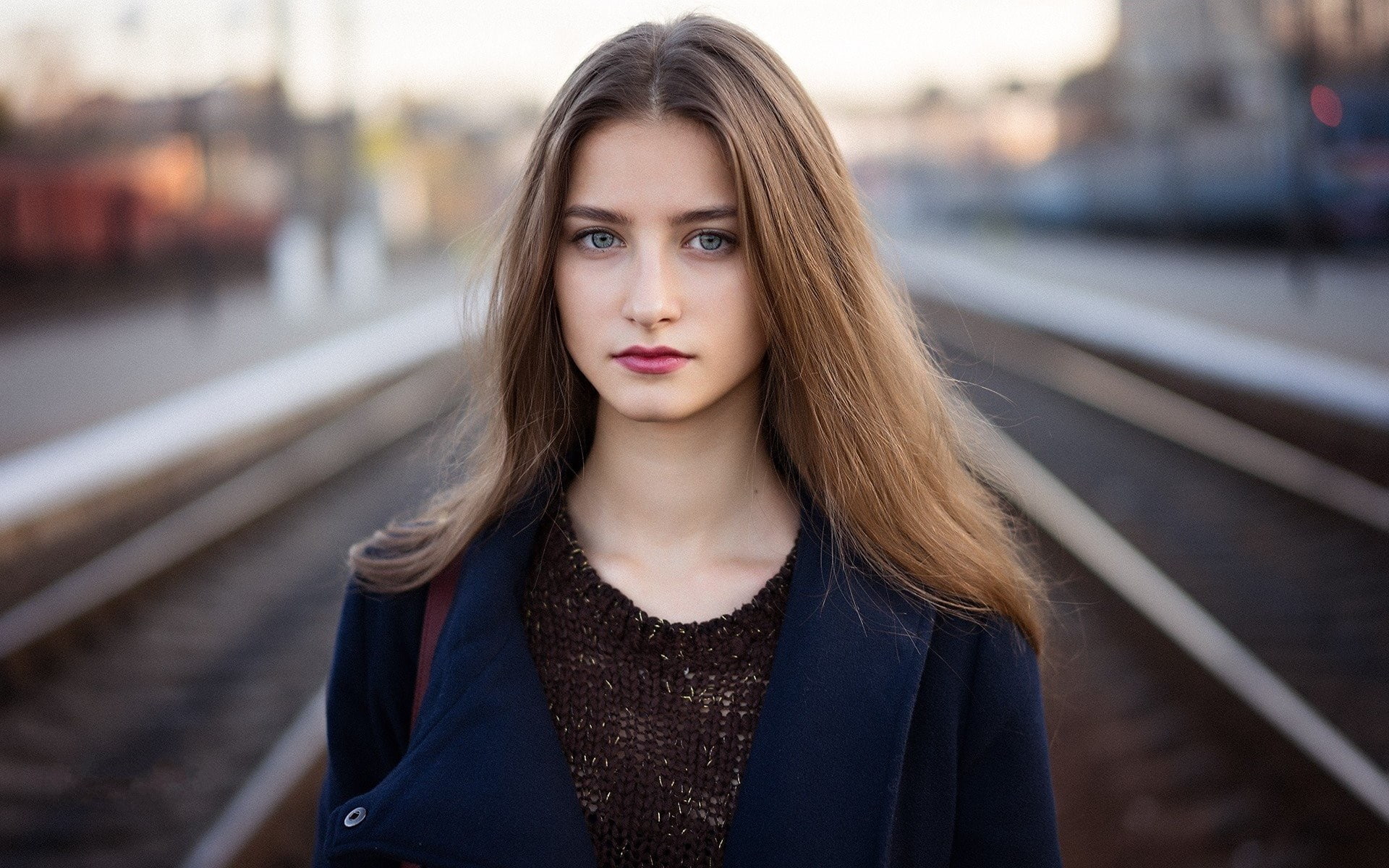 teenager, looking at camera, 1080P, hair, beautiful woman, portrait, lifestyles, contemplation, hairstyle, headshot, girl image 1920x1200, young adult, HD Wallpaper