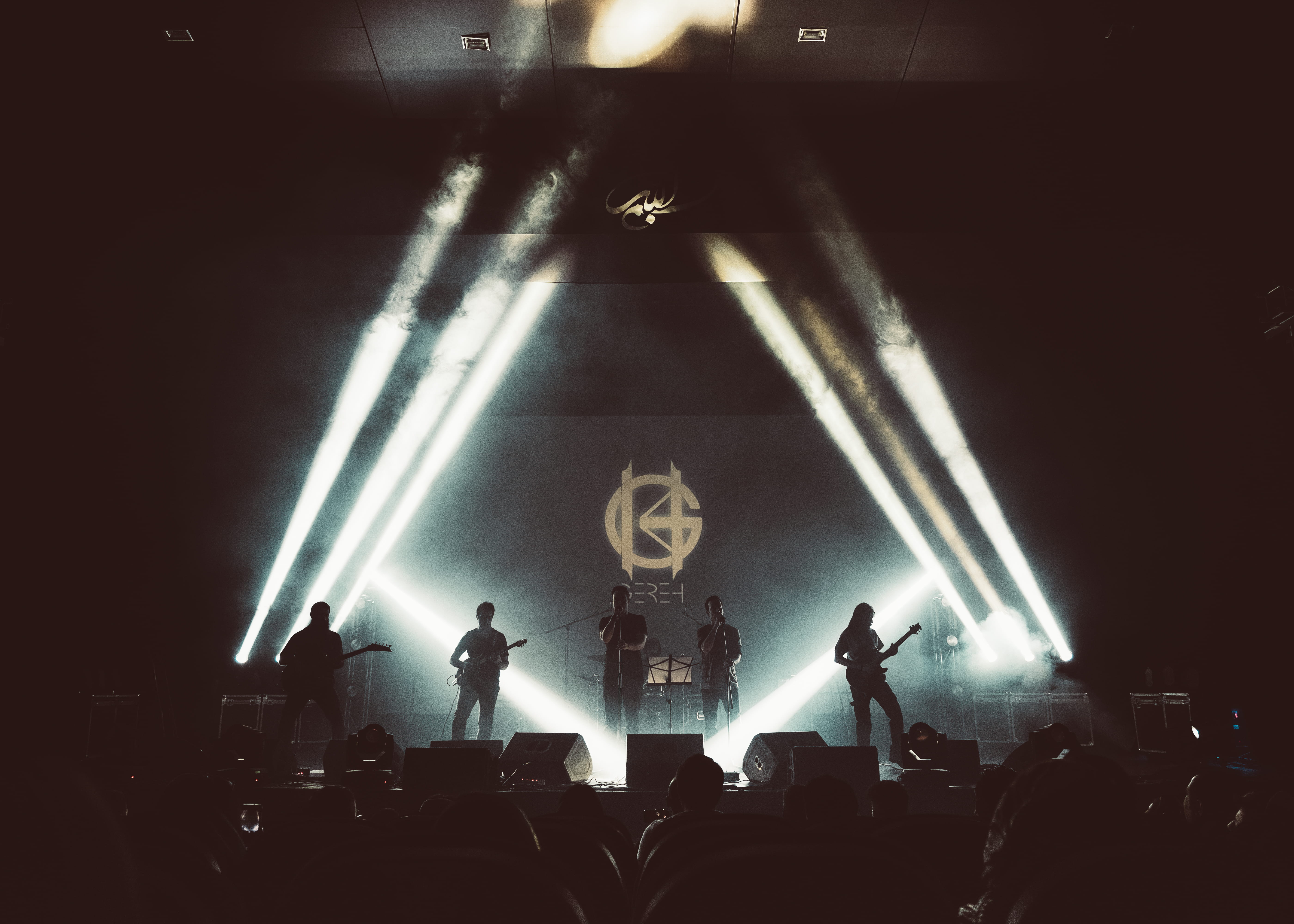 performing, illuminated, singer, group of people, popular music concert, men, guitarist, crowd, drum, human, lighting, fujifilm, stage light, lighting equipment, HD Wallpaper