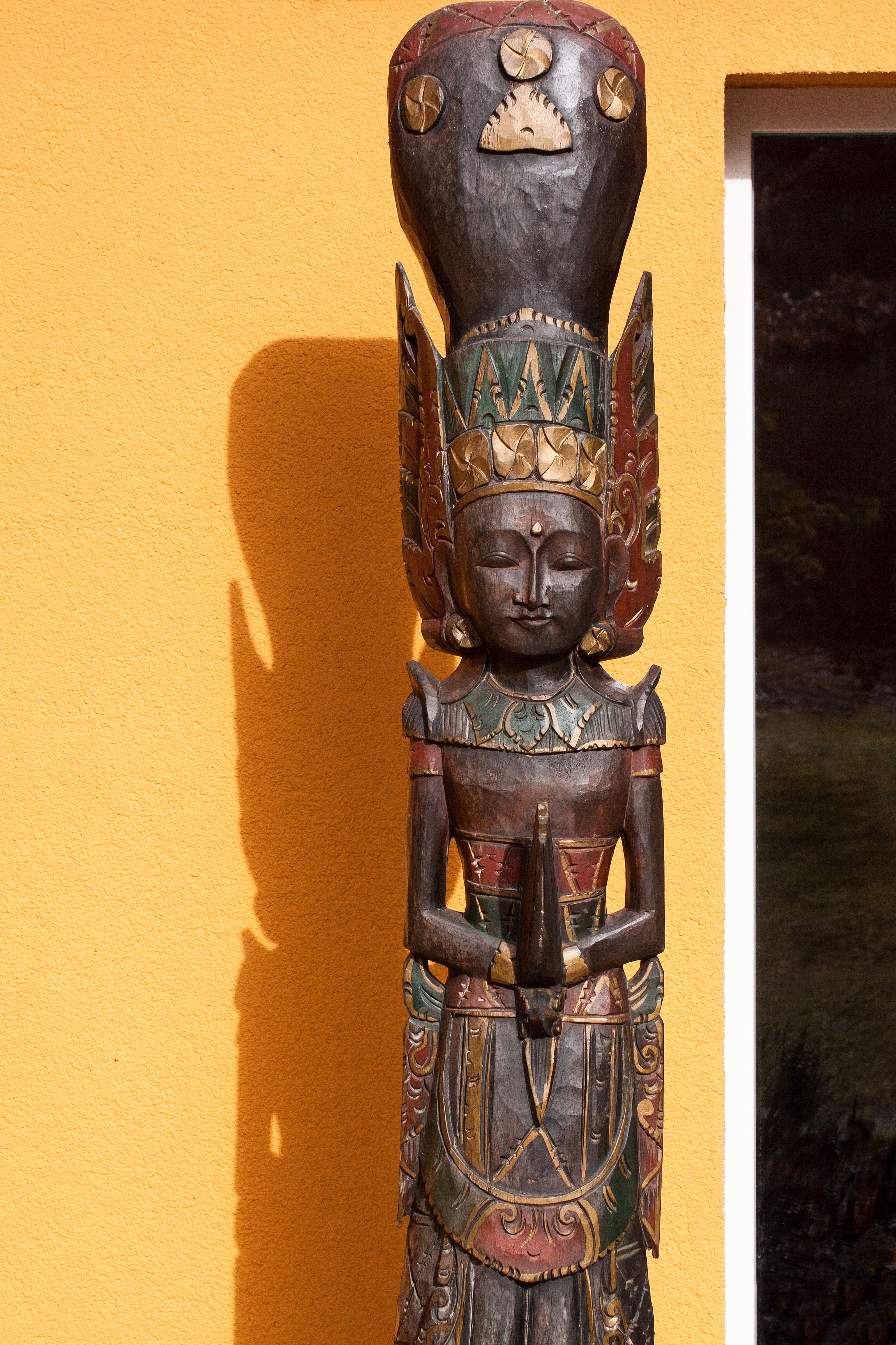 male likeness, sculpture, third eye, Wood, green, art and craft, religion, Painted, human representation, art, folded hands, carved, wood carving, artwork, Phone HD Wallpaper
