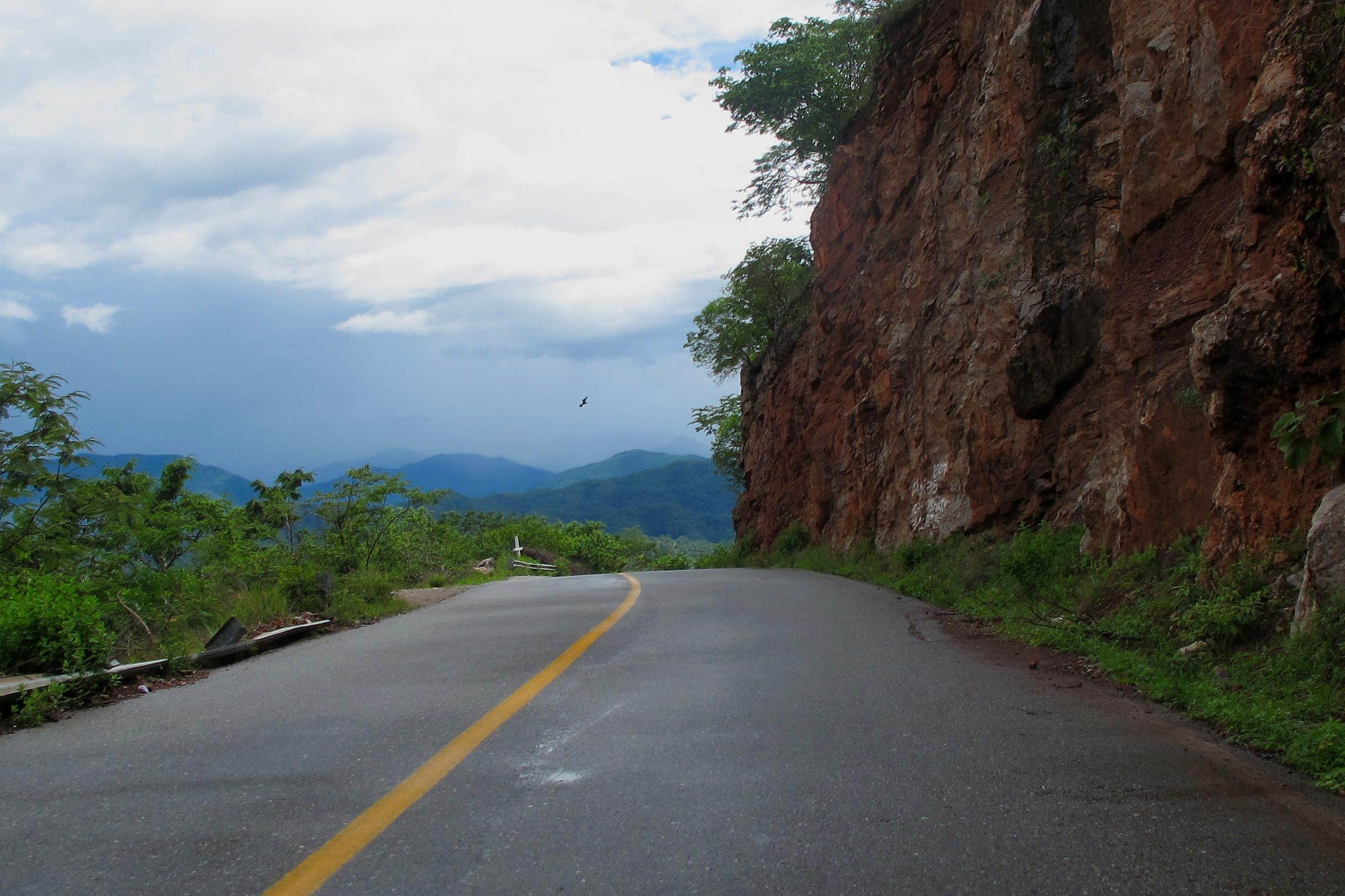 deadmans, 3d and abstract, mountain roads, death, sharp curve, memorial, 1080P, vulture, HD Wallpaper