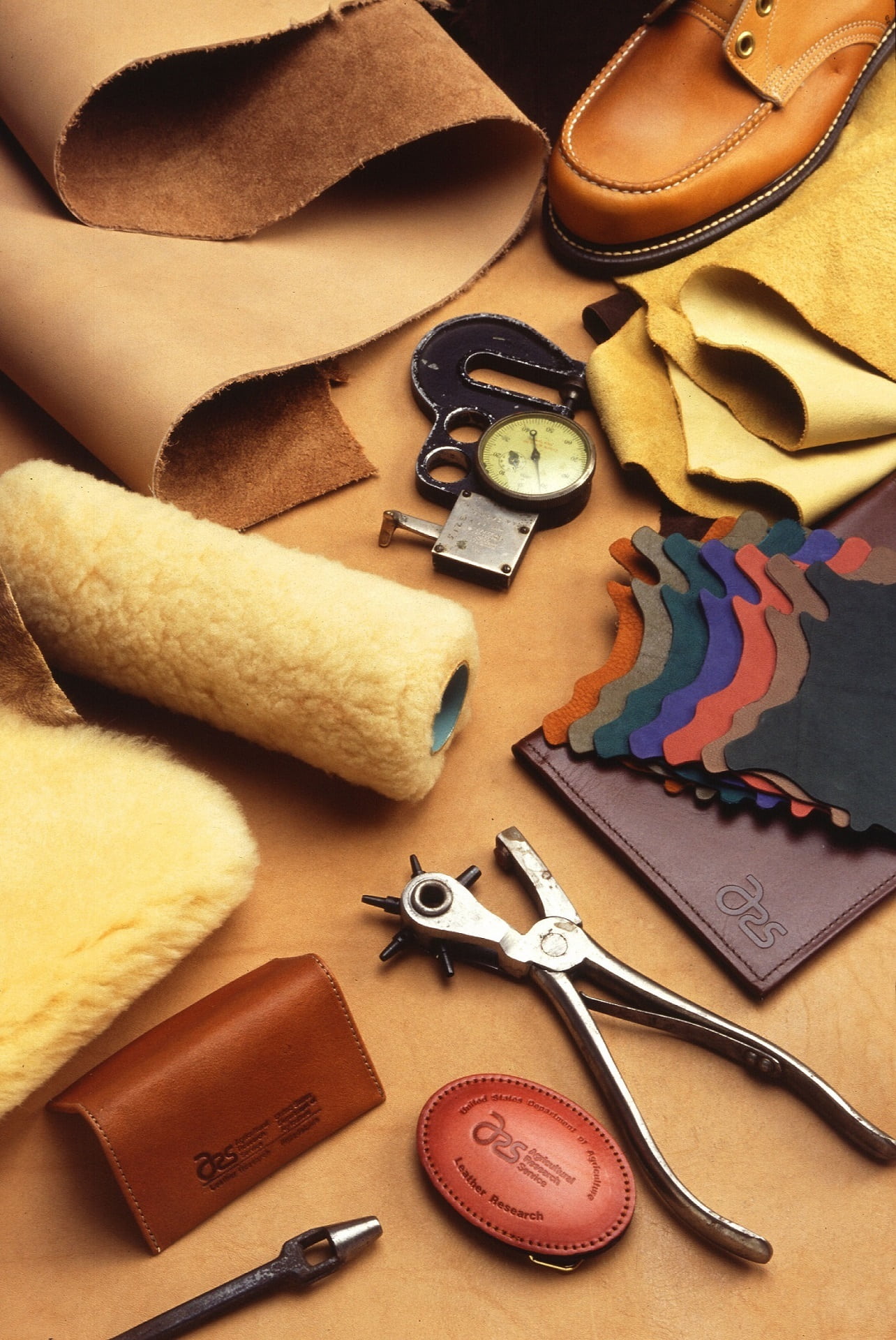 table, 1080P, high angle view, creation, hide, tanner, personal Accessory, workmanship, bullet, beside, hole, sunglasses, glasses, hobby, leathercraft, Phone HD Wallpaper