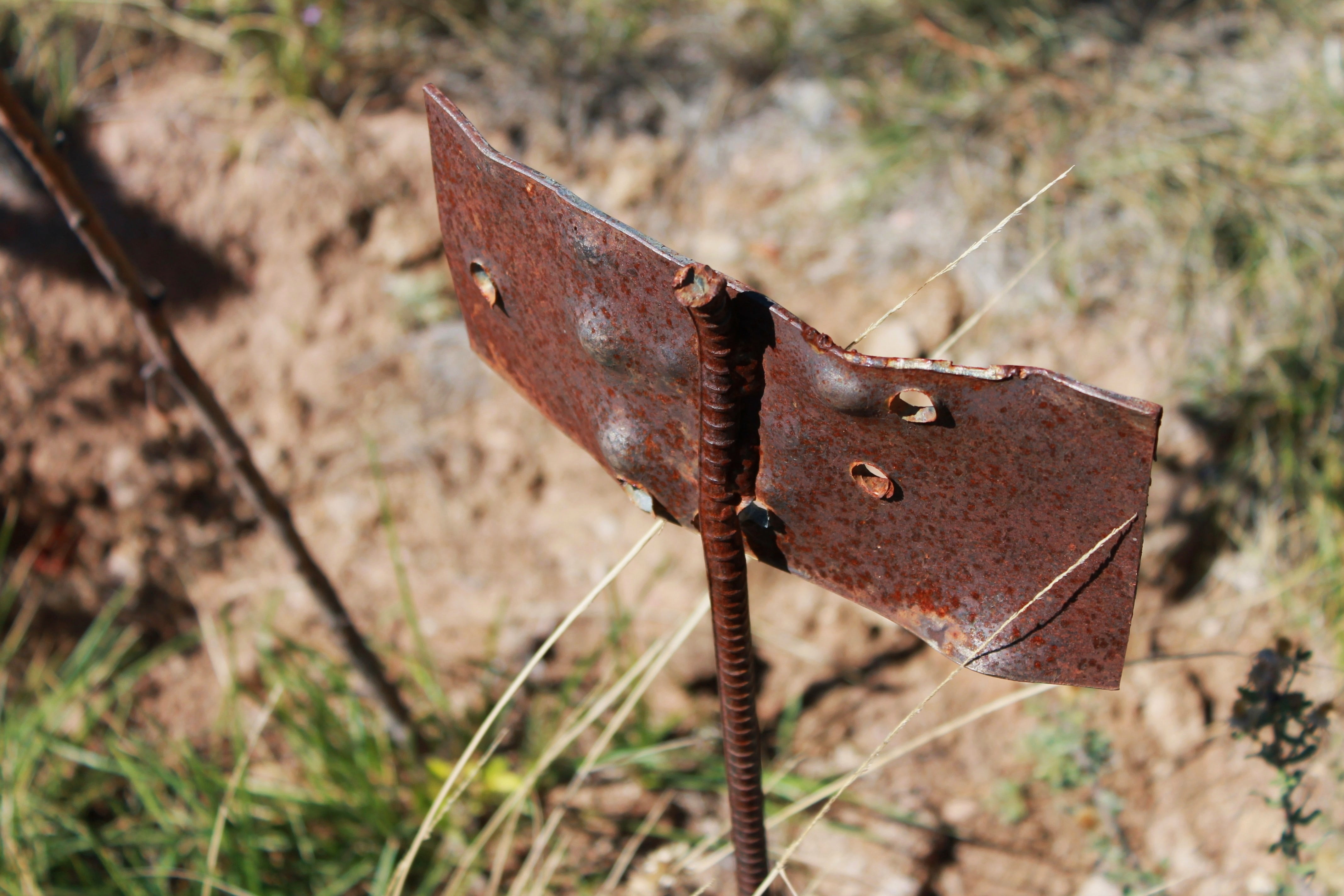 old, desert, outdoor art, landscape design, rusty, xeriscaping, iron - metal, brown, recycled art, 4K, abandoned, run-down, santa fe, repurposed, land, HD Wallpaper