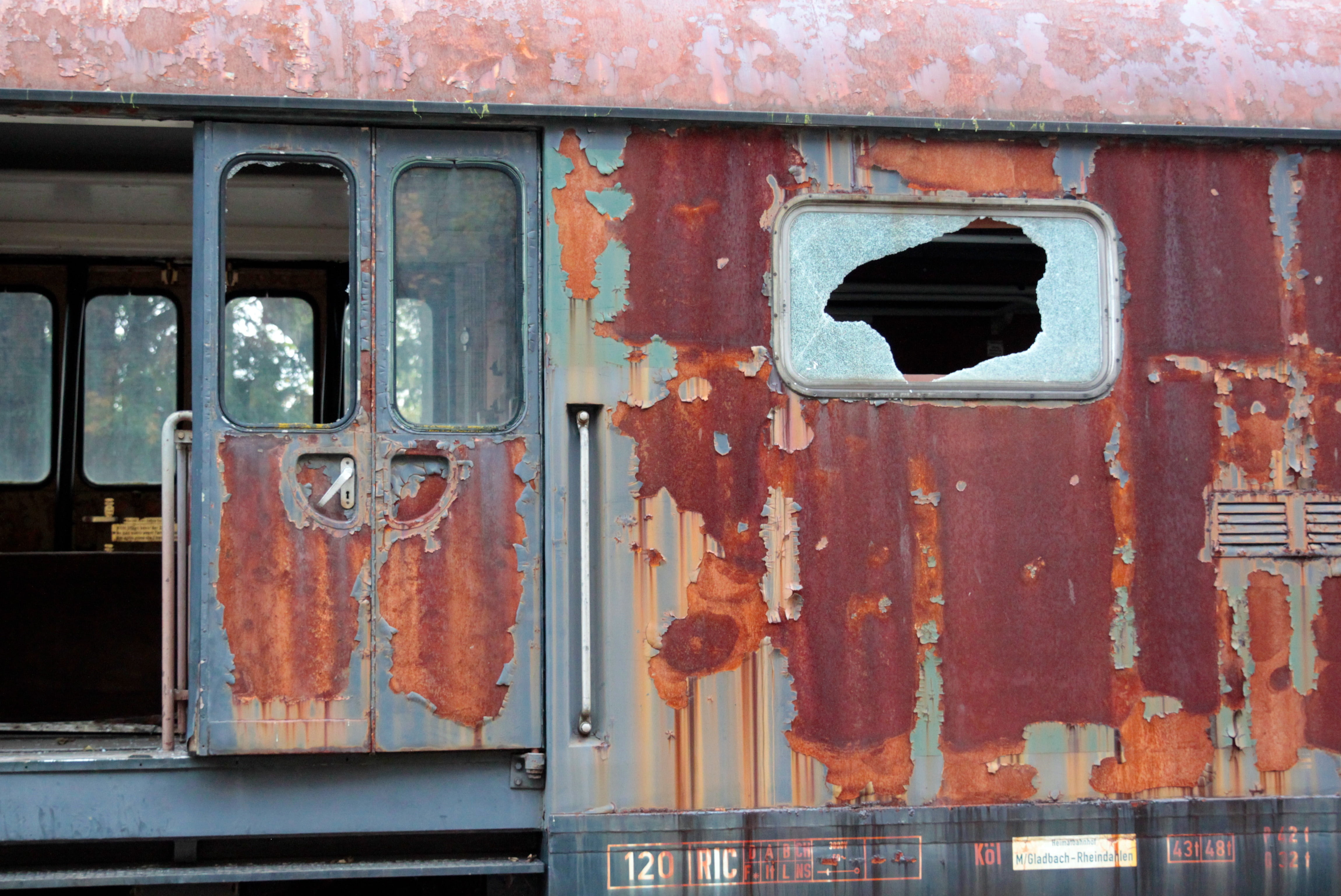 hole, architecture, built structure, wagon, mode of transportation, no people, retired, day, train, stainless, old, weathered, land vehicle, shard, railway carriages, HD Wallpaper