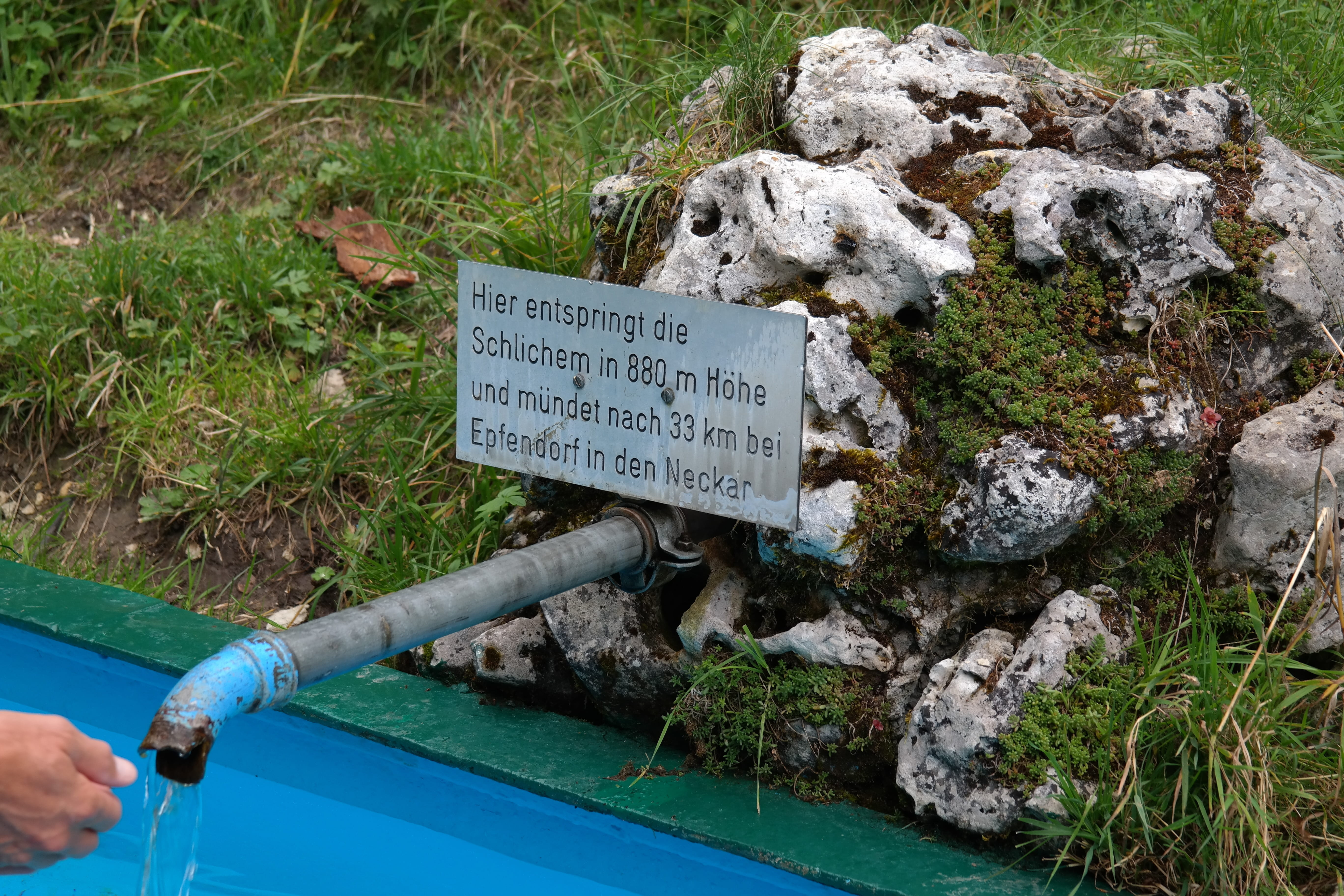 text, close-up, origin, solid, sign, river, 5K, schlichemursprung, plant, drink, nature, body part, Hand, brunne, blue, basin, rock - object, communication, HD Wallpaper