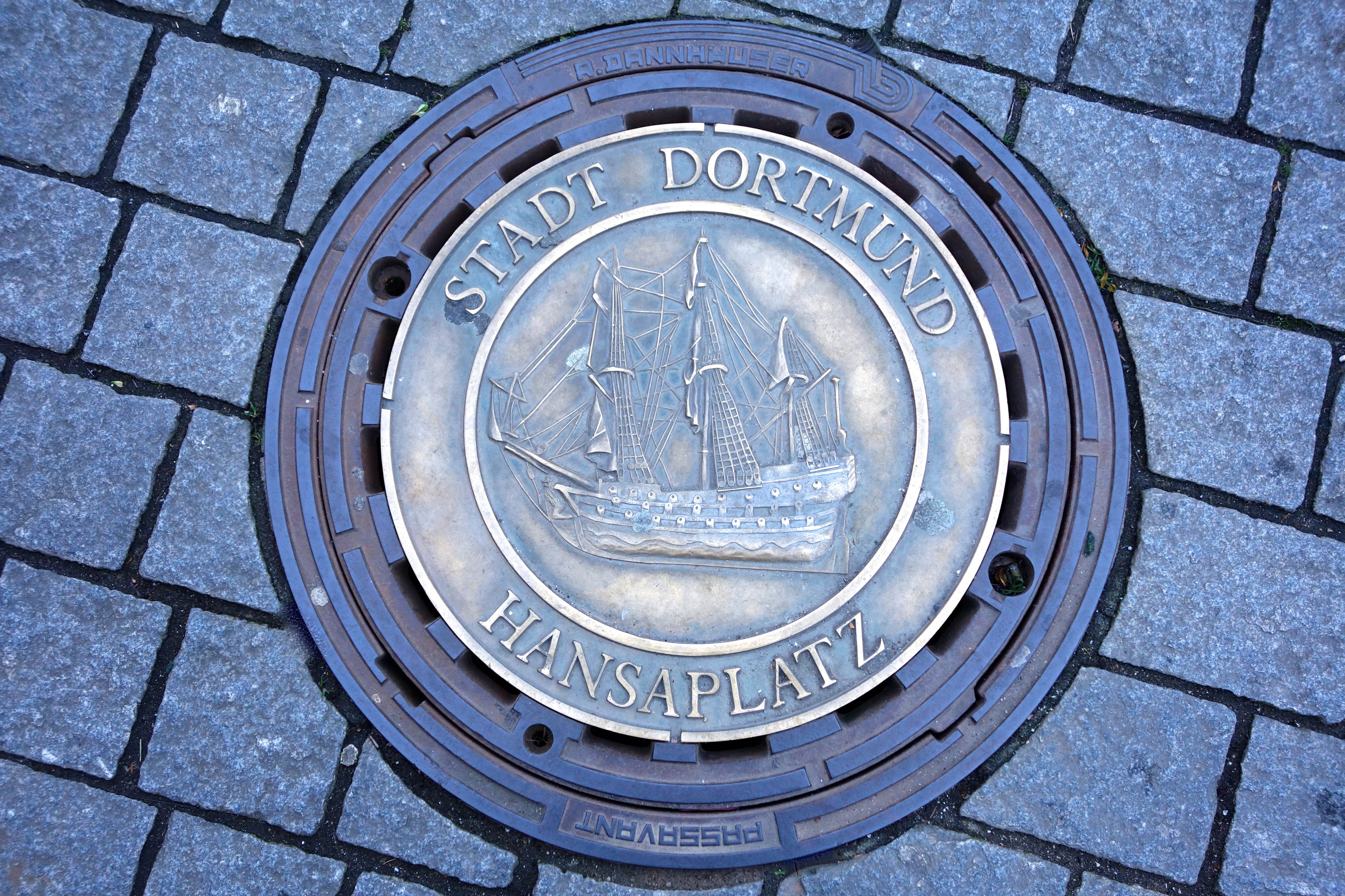 brass, text, directly above, shape, lid, gullideckel, day, paving stone, metal, western script, sewage, communication, manhole, 5K, geometric shape, street, HD Wallpaper