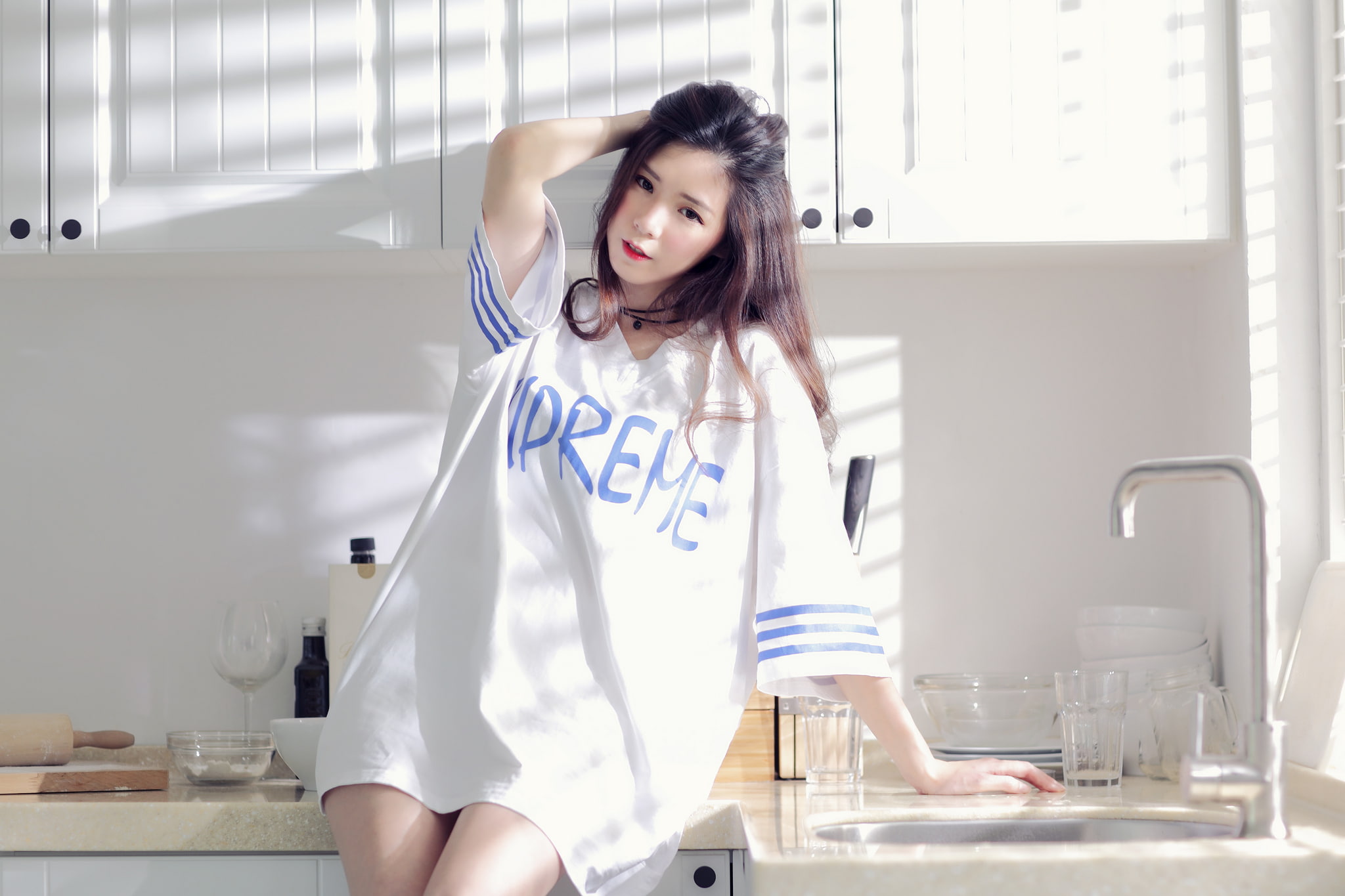 T-shirt, brunette, portrait, looking at viewer, sink, 1080P, women, necklace, kitchen, model, Asian, indoors, women indoors, HD Wallpaper