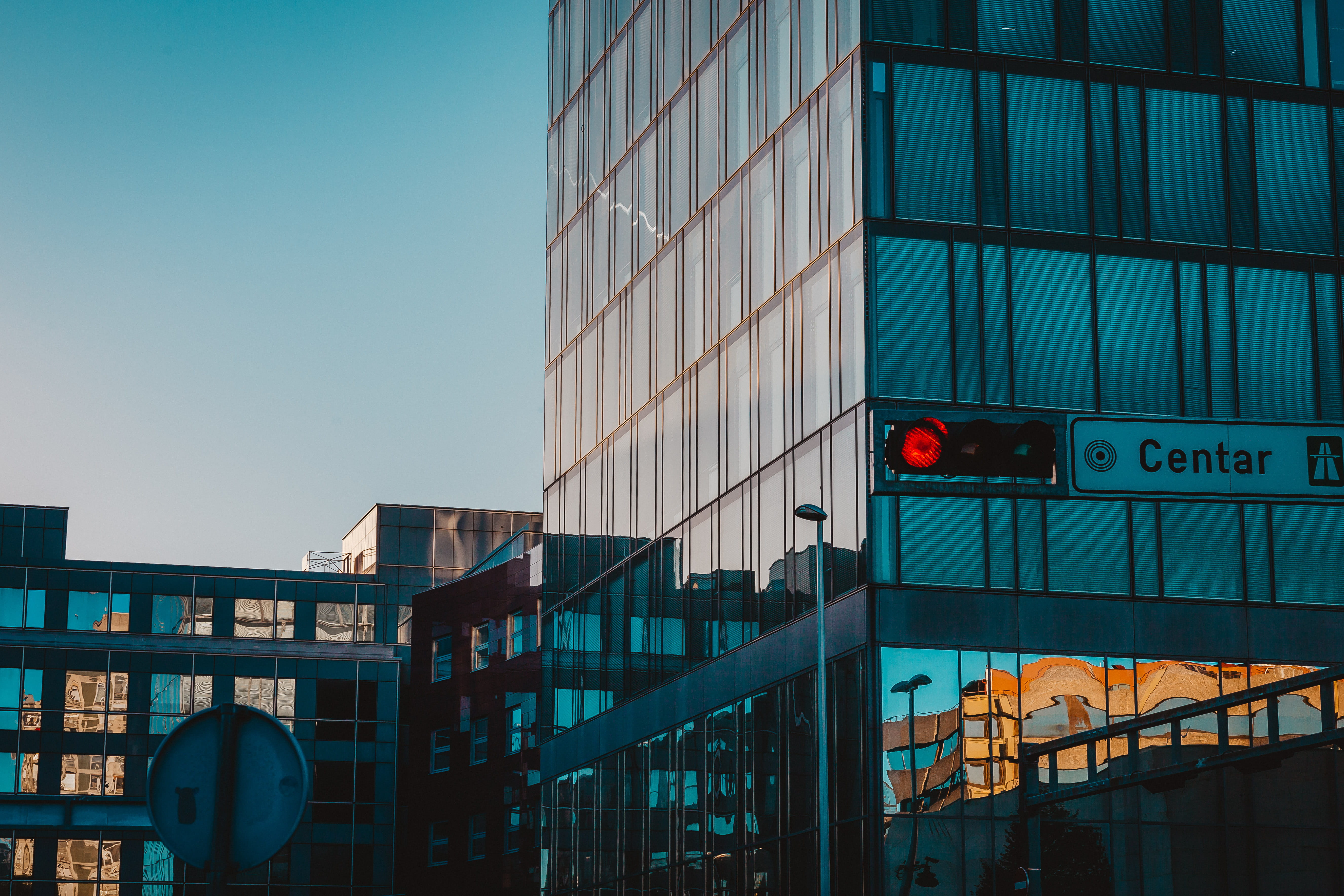 reflection, office building exterior, 5K, office, road signal, ampersand, built structure, building, alphabet, housing, shipping container, logo, no people, HD Wallpaper