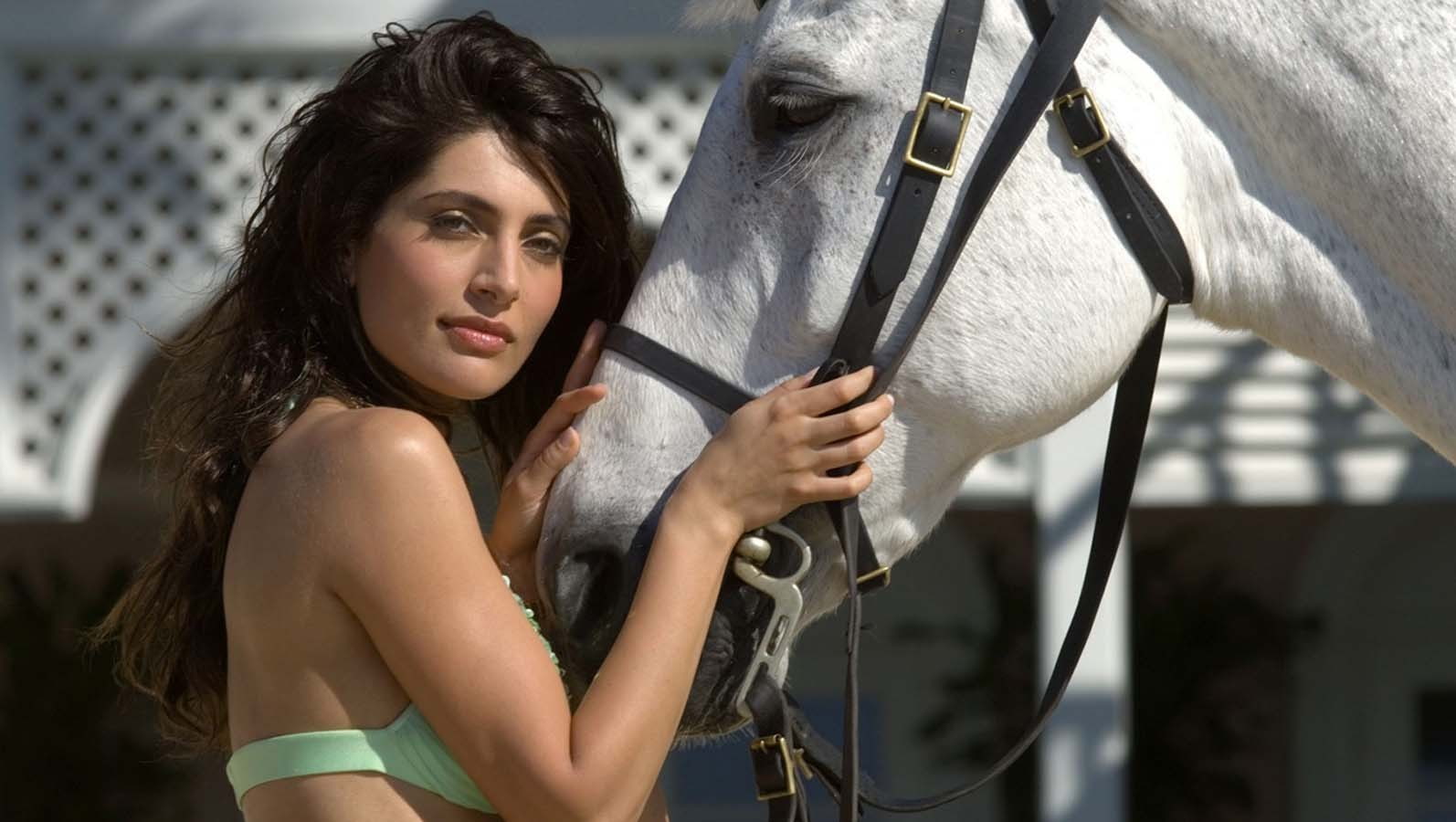 model, portrait, hairstyle, focus on foreground, Bond girls, beautiful woman, young women, contemplation, fashion, women, waist up, adult, brown hair, horse, HD Wallpaper