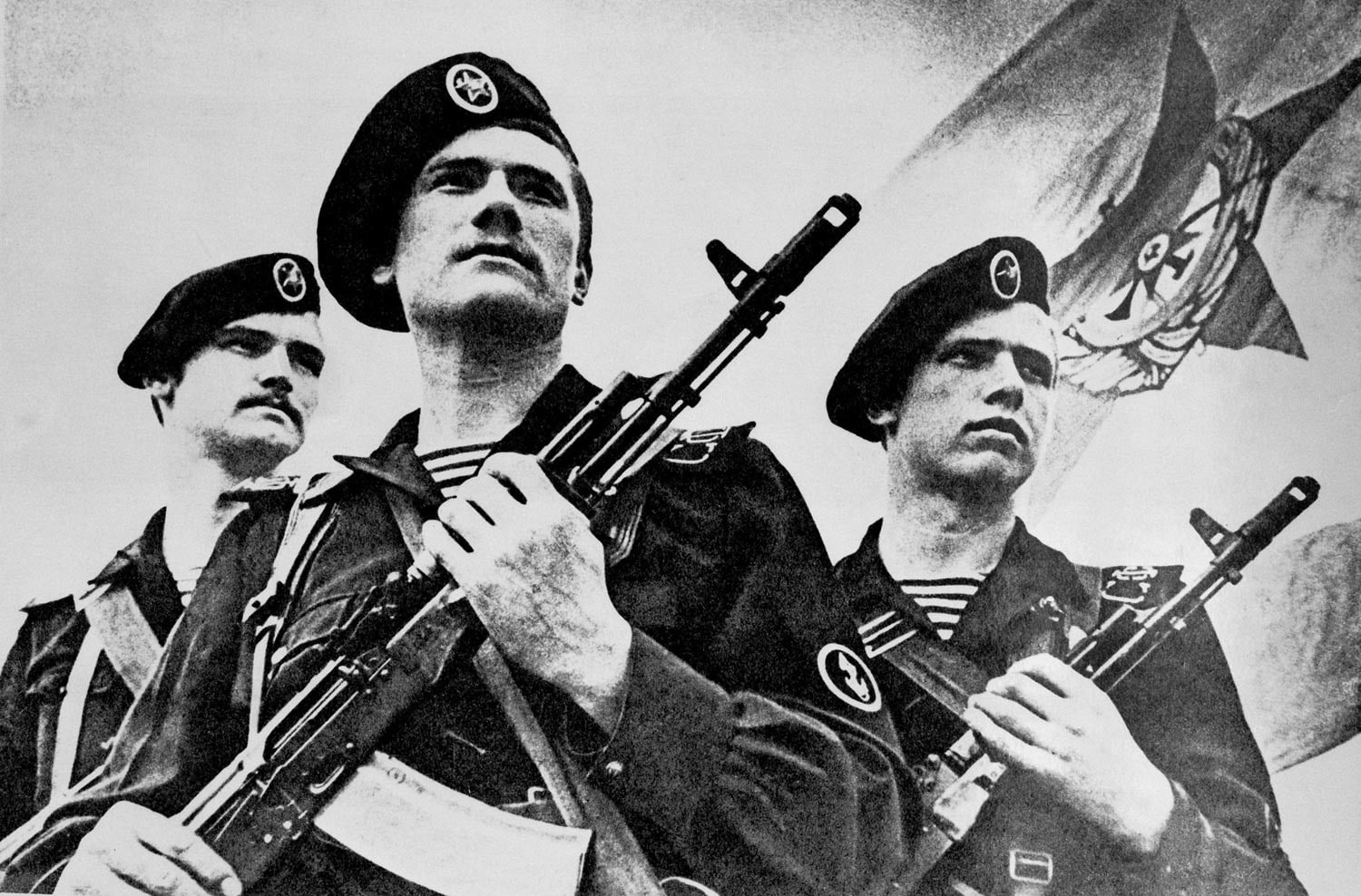 sign, government, men, soldier navy russian navy ak 74 soviet union red banner, people, gun, indoors, two people, aggression, portrait, weapon, facial hair, HD Wallpaper