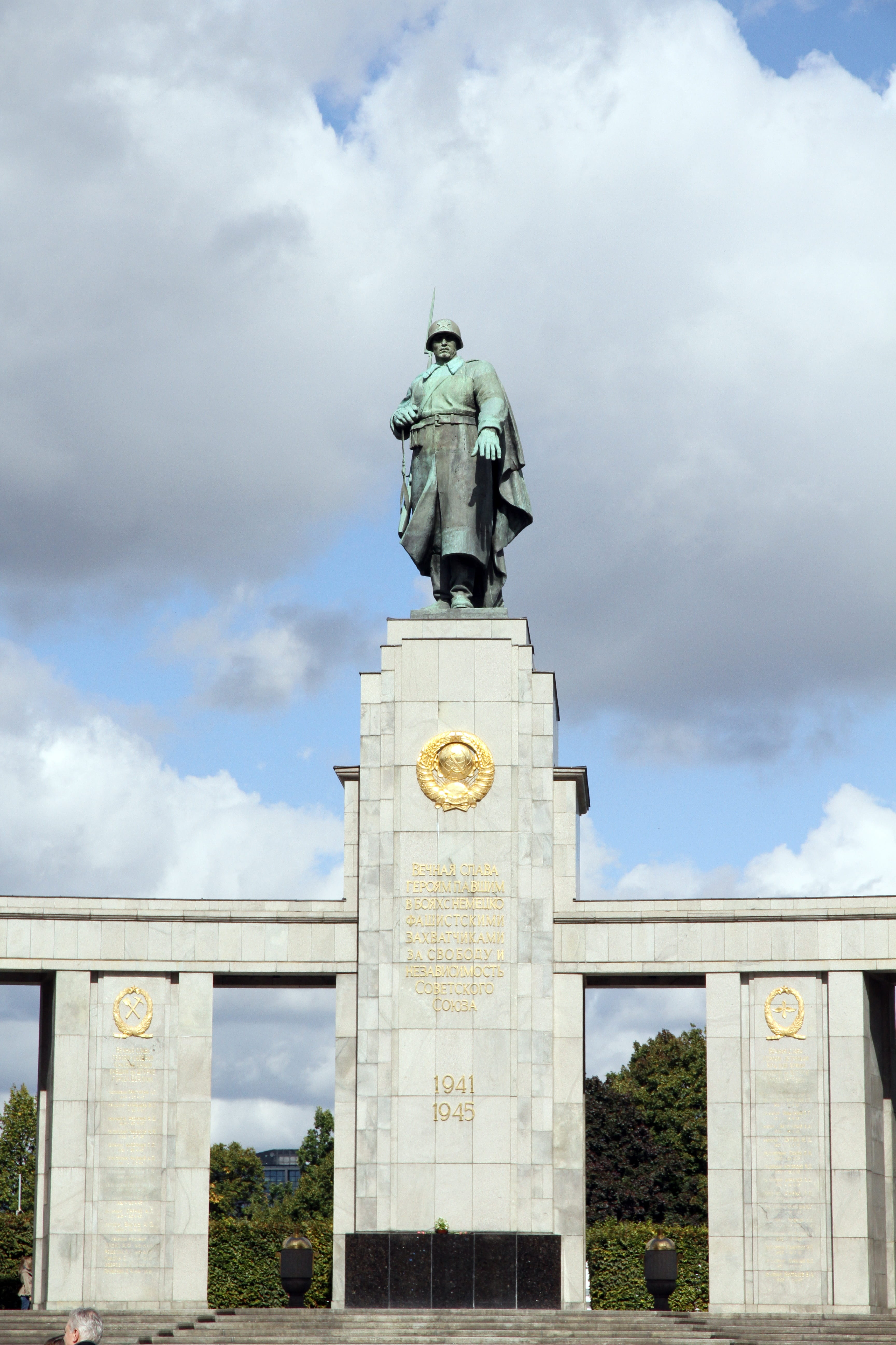 military, monument, male likeness, building exterior, low angle view, russian, cloud - sky, travel destinations, soldier, the past, historical, ussr, outdoors, Phone HD Wallpaper