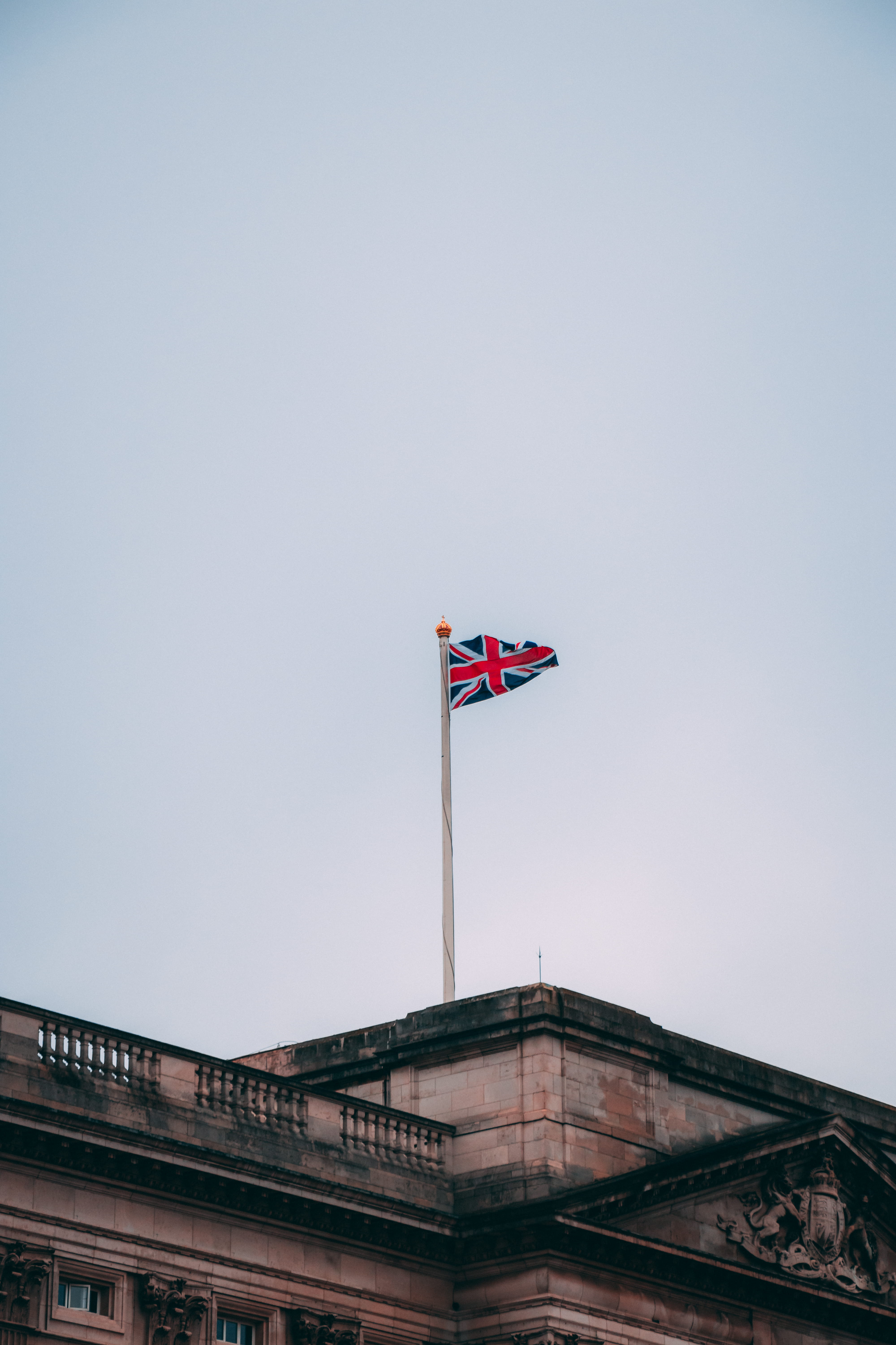 built structure, nature, independence, logo, flag, history, sky, leisure activities, airplane, postal office, uk, architecture, national icon, transportation, Phone HD Wallpaper