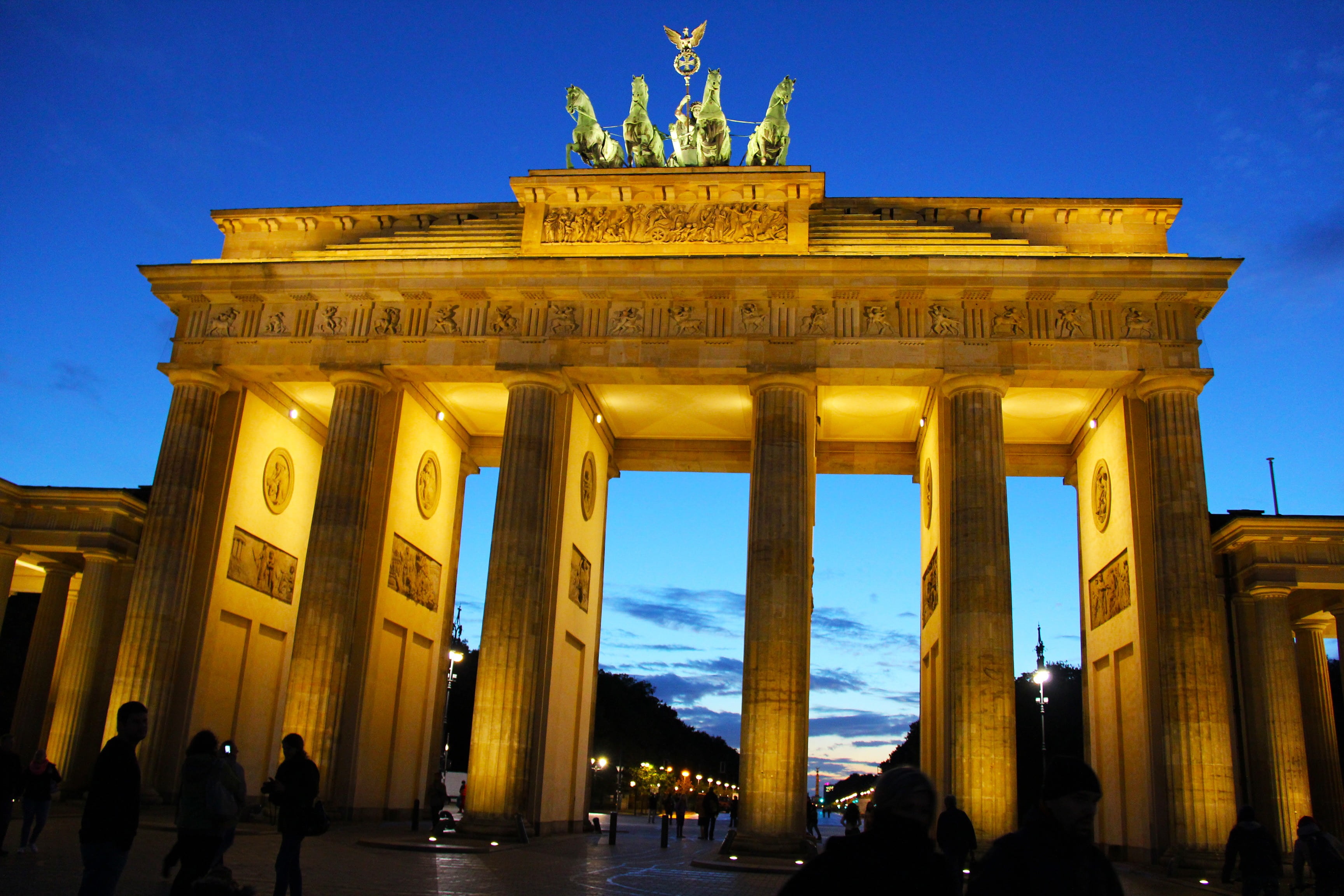 outdoors, tourist, night, concrete, sightseeing, monument, nighttime, vacation, group of people, tourism, history, architecture, famous, city gate, nature, HD Wallpaper