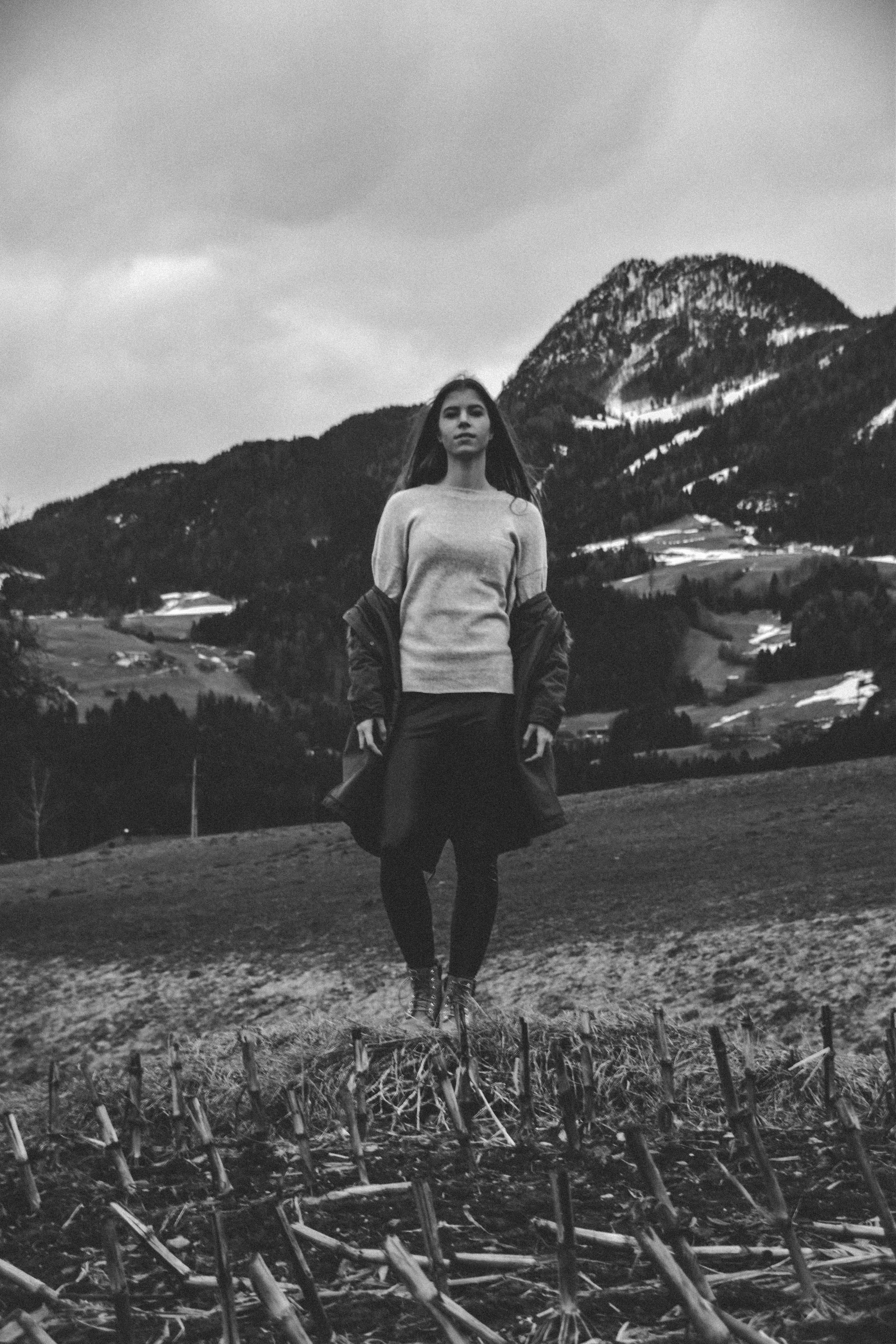 black and white, land, women, lifestyles, young adult, modeling, leisure activity, looking at camera, field, casual clothing, front view, environment, 5K, Phone HD Wallpaper