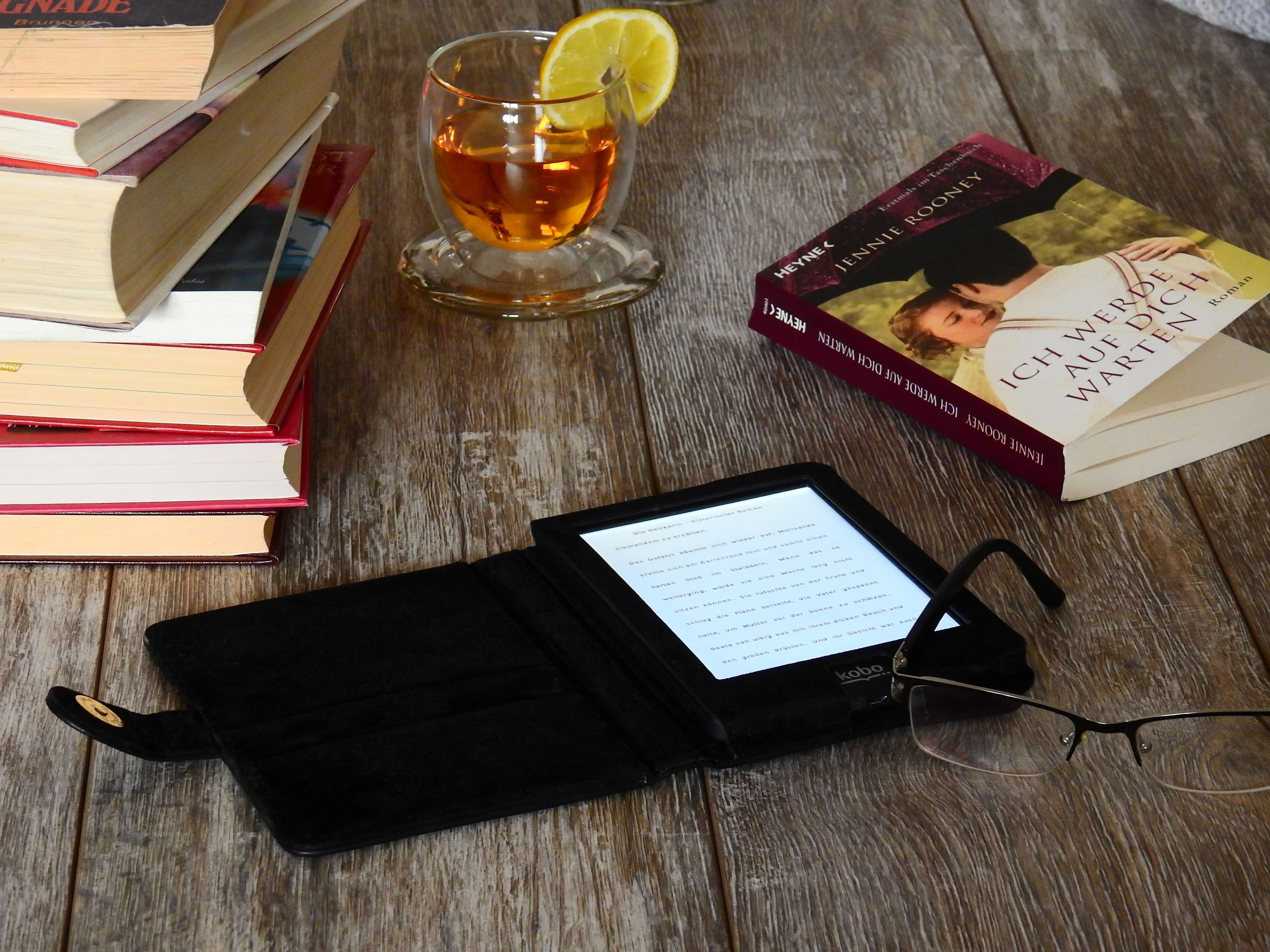 glasses, learn, read, high angle view, note pad, paper, kobo, wood - material, digital, food and drink, drinking glass, table, refreshment, kindle, communication, HD Wallpaper
