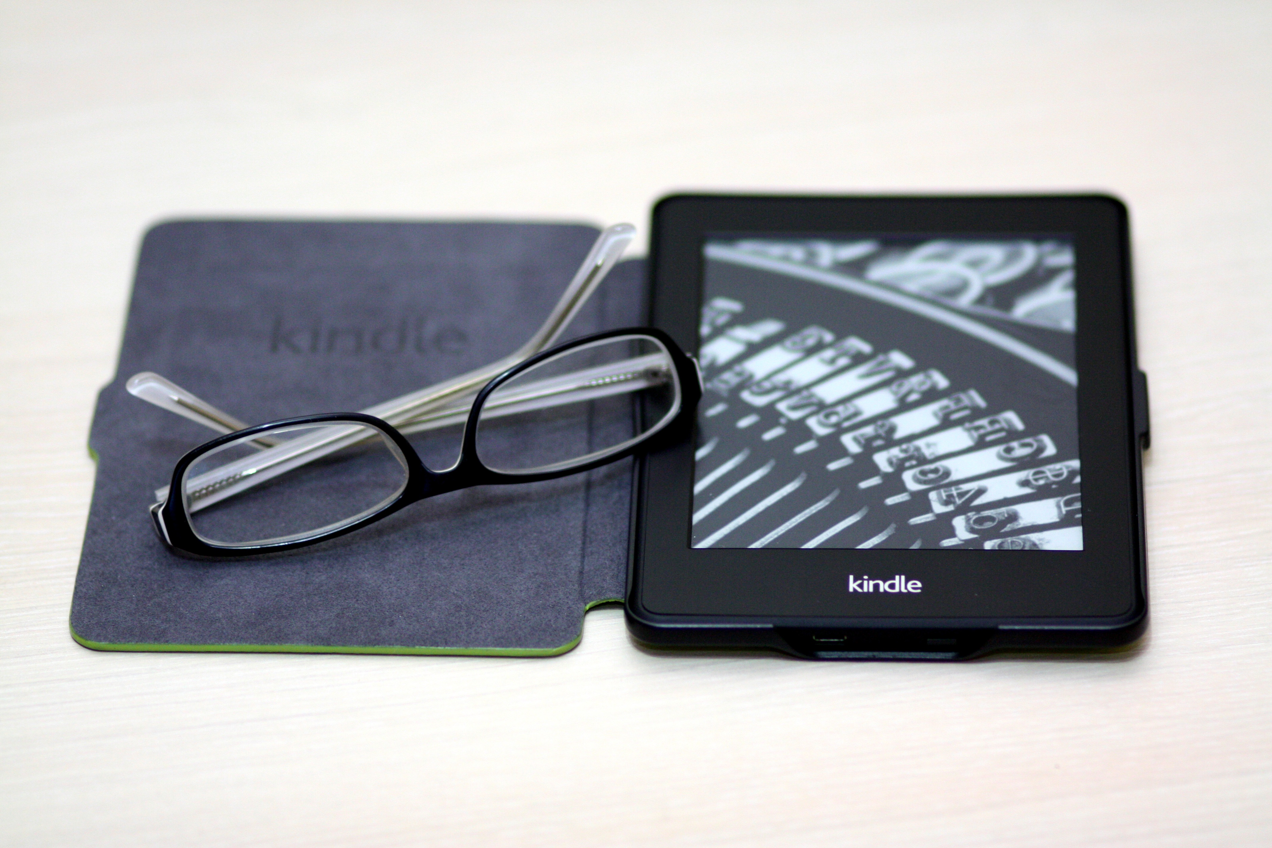 fire, portability, case, reading, glasses, personal accessory, focus on foreground, learning, display, page, electronic, device, screen, kindle, paper white, HD Wallpaper