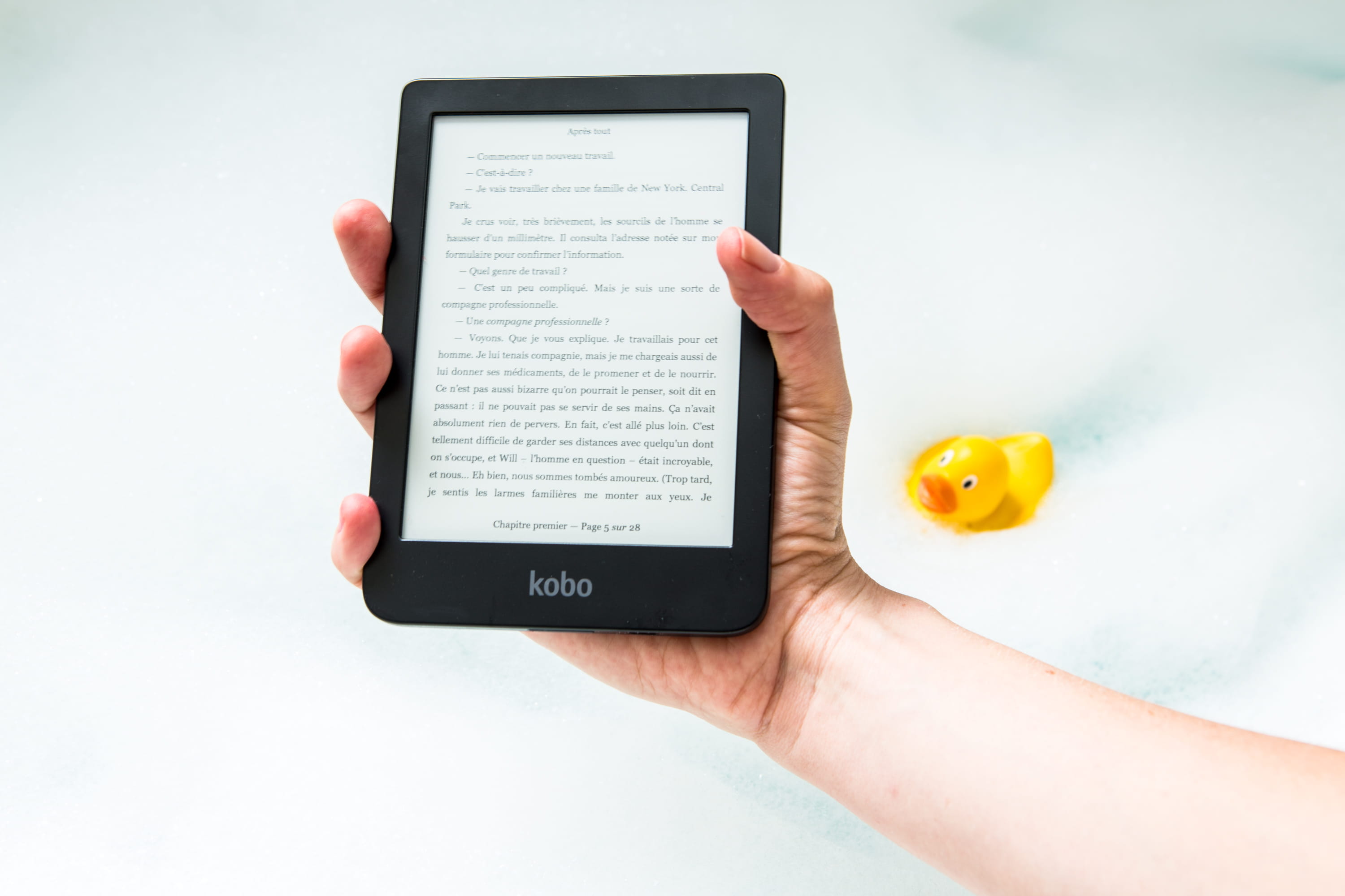 adult, learn, digital tablet, modern, portability, water, tech, amazon, 2K, screen, bubbles, turned, kobo, ebook, human hand, indoors, connection, text, HD Wallpaper