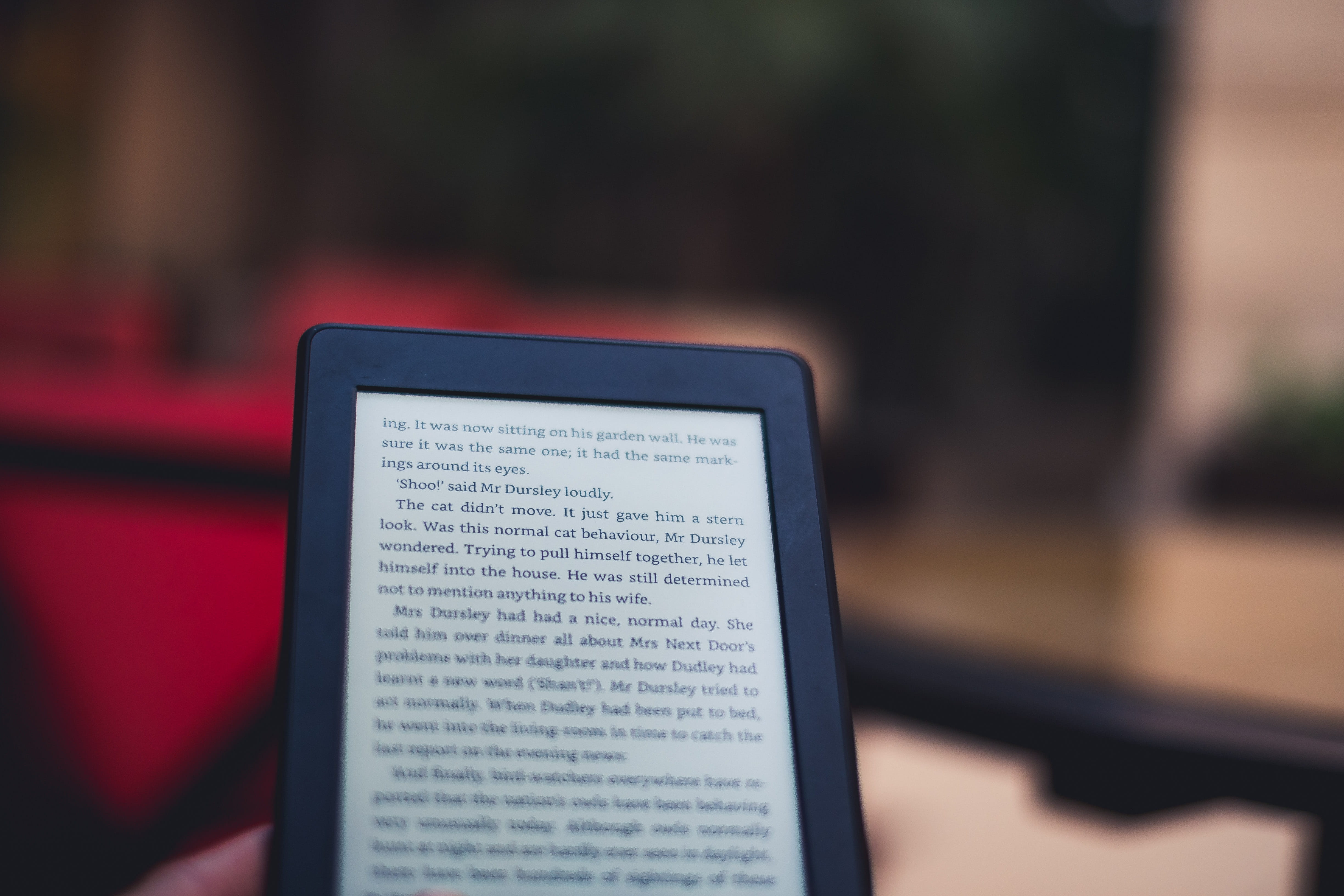 book, indoors, 4K, peace, untitled, kindle, tech, close-up, activity, read, reading, focus on foreground, photo, message, focus, screen, communication, HD Wallpaper