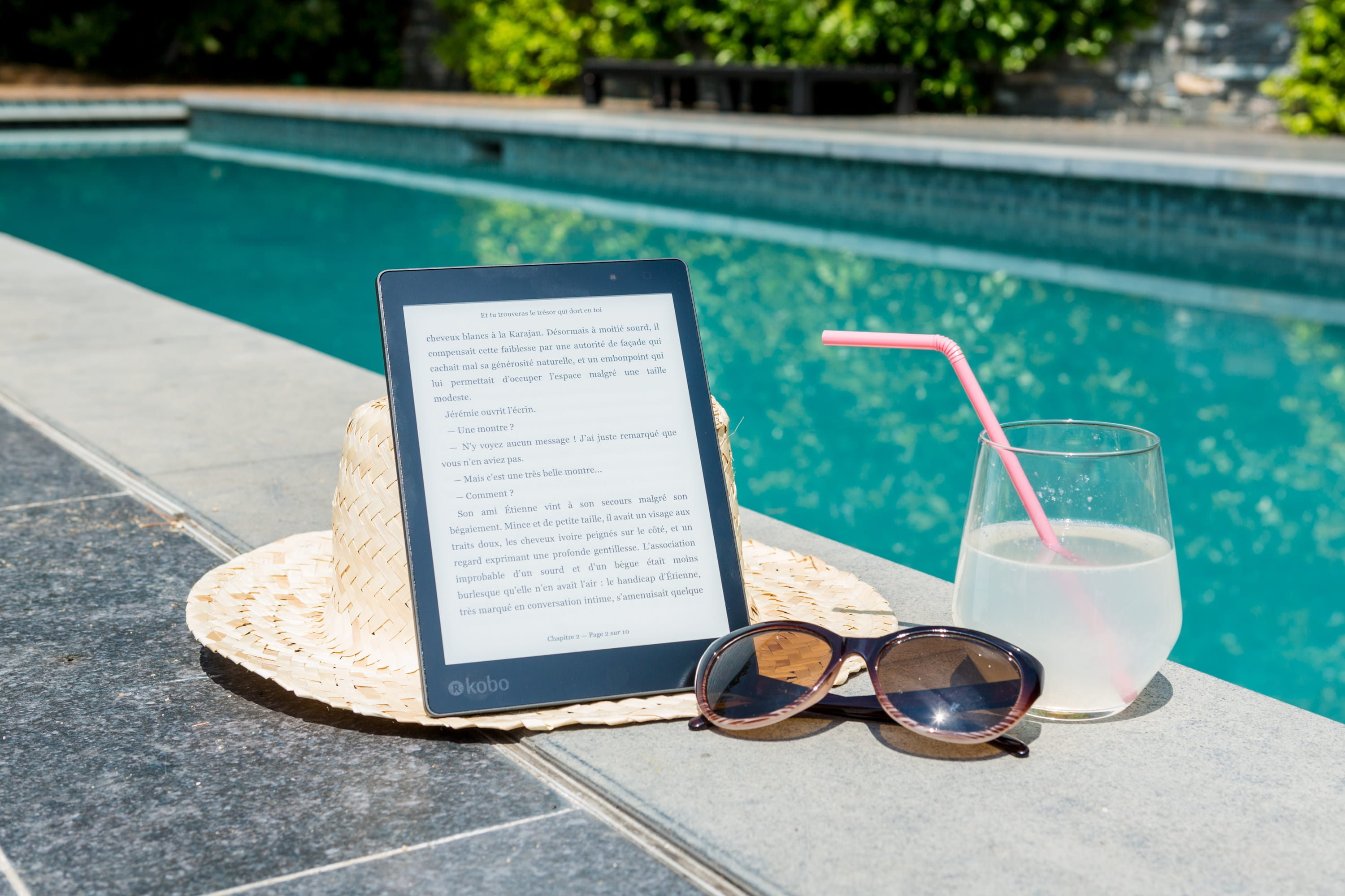 fashion, water, refreshment, table, glass, paper, day, tablet, outdoors, glass - material, still life, communication, drinking glass, rest, swimming pool, HD Wallpaper
