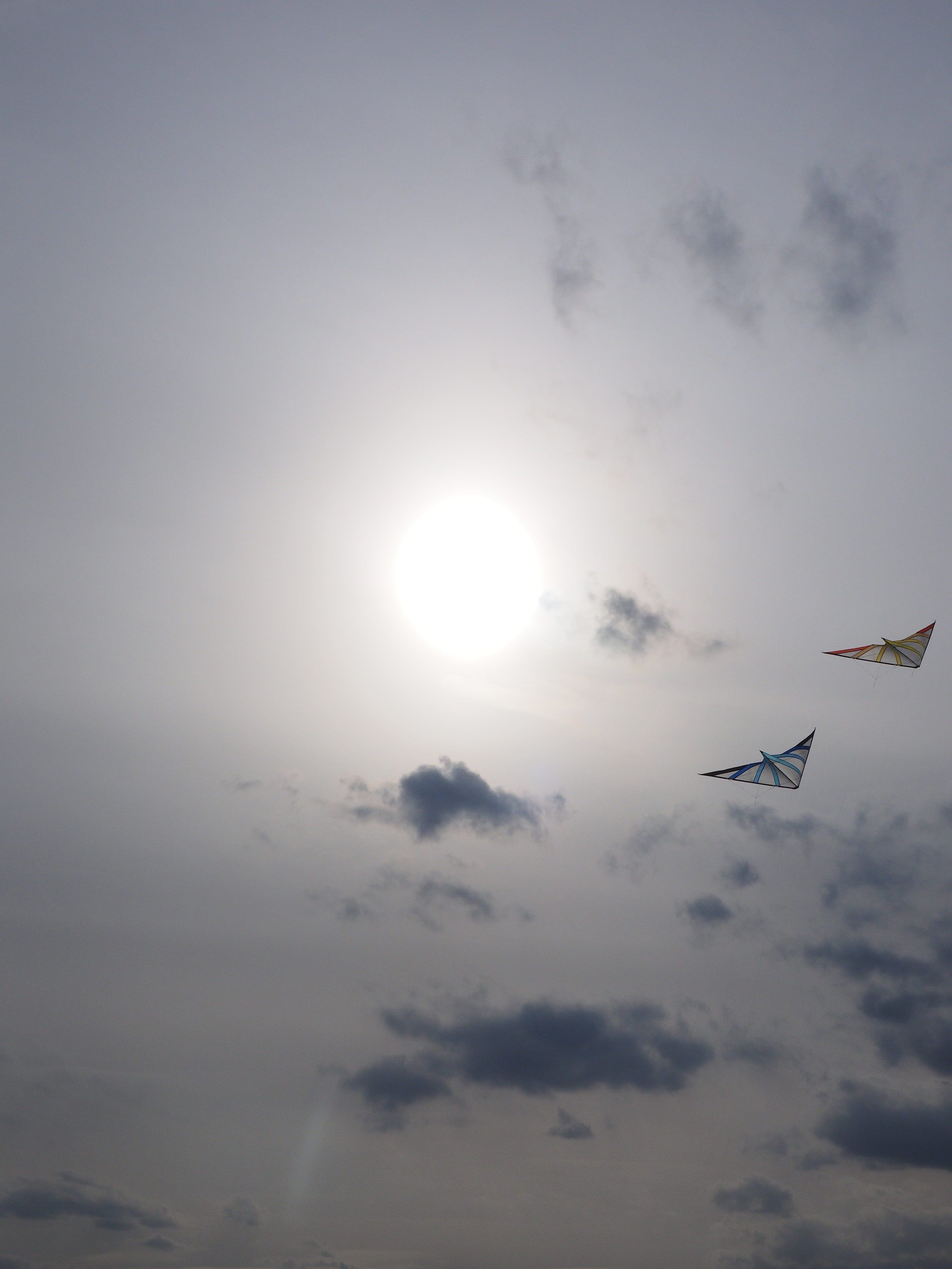 travel, flying, day, 4K, sky, kite flying, sunset, no people, clouds, beauty in nature, dragons, outdoors, cloud - sky, on the move, mid-air, allow kite flying, Phone HD Wallpaper