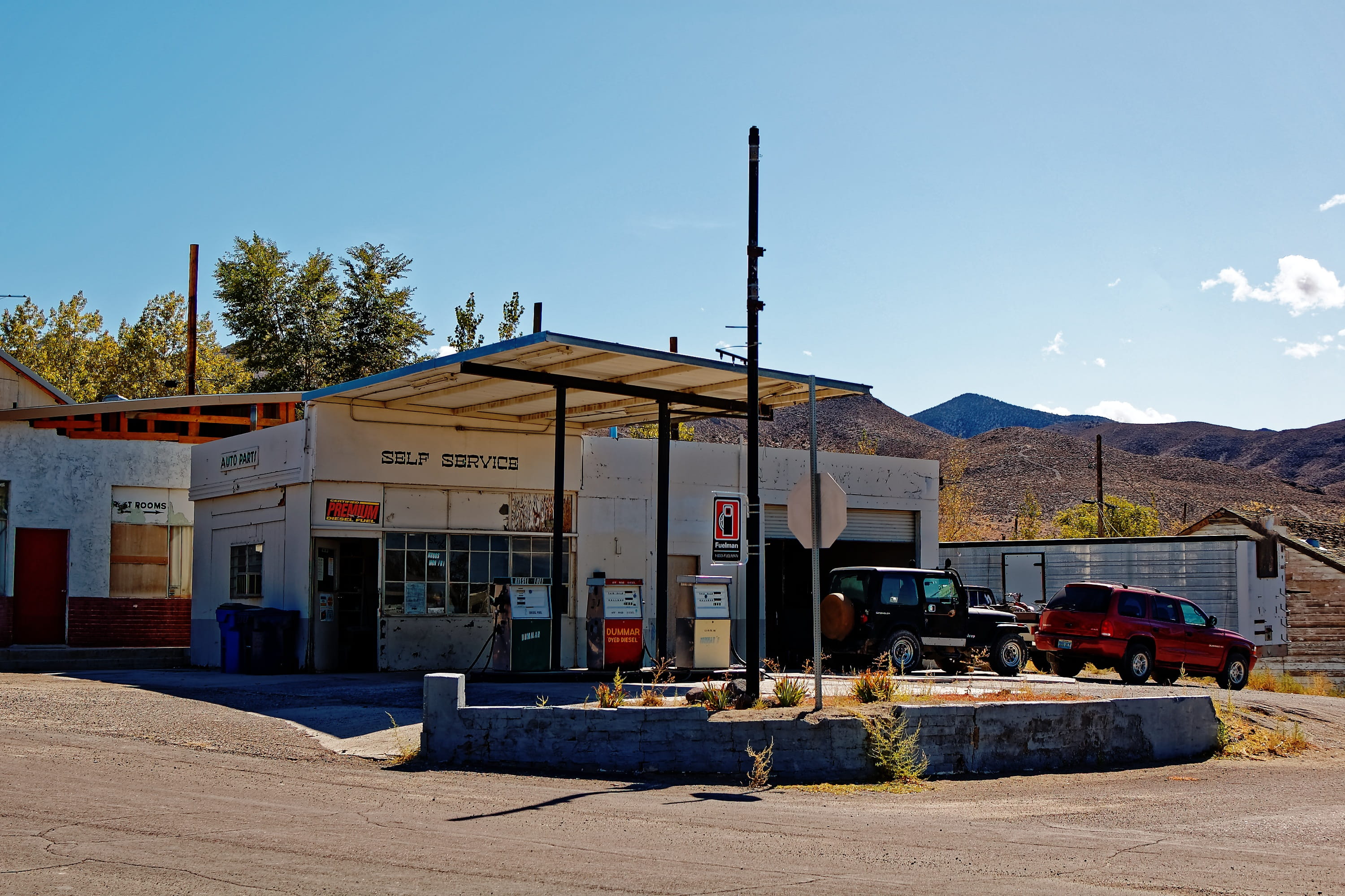 outdoors, Desert, clear sky, day, blue, building, travel, motor vehicle, tree, sky, allows, no people, building exterior, petrol stations, mountain, transportation, HD Wallpaper
