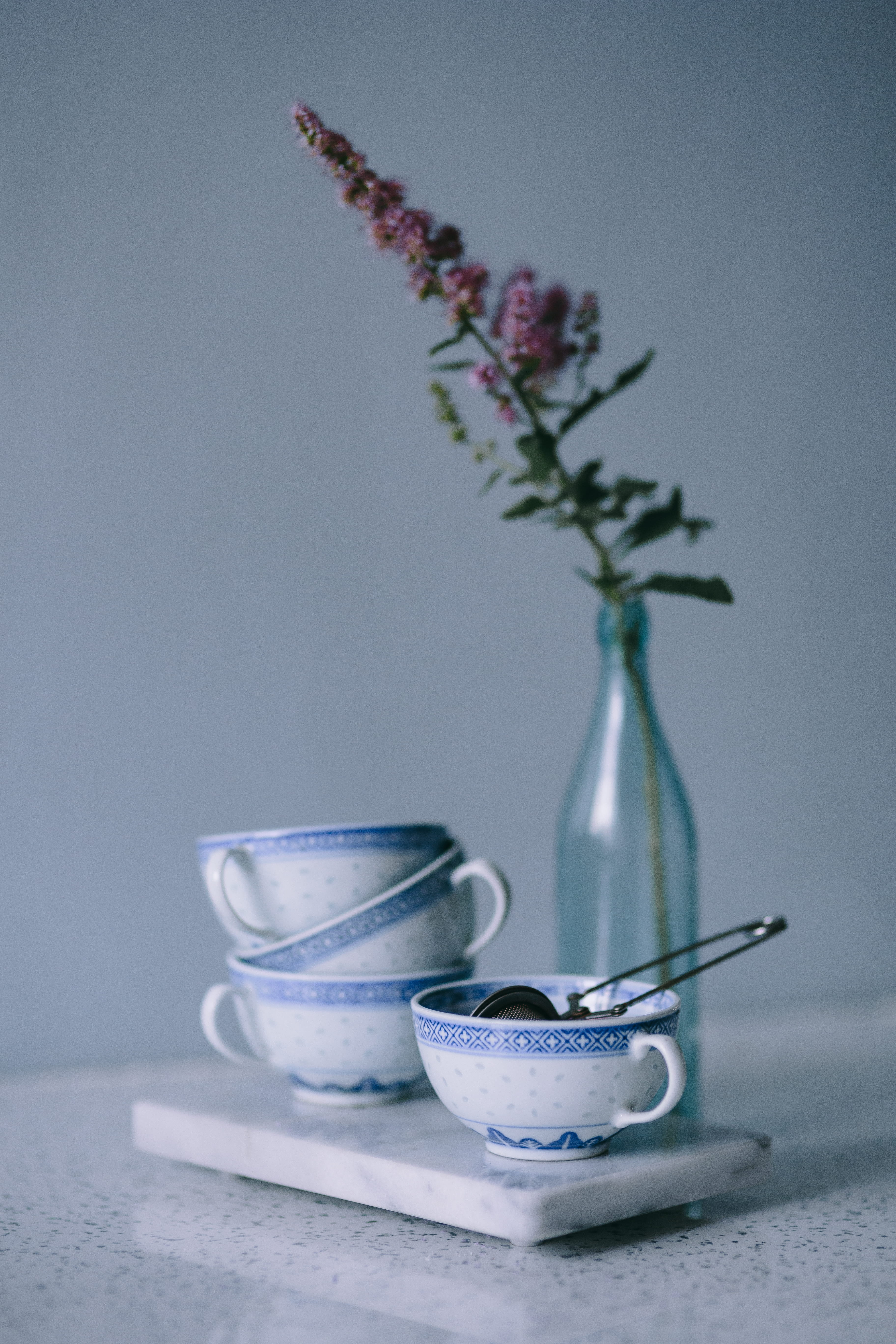 indoors, cookie, focus on foreground, still life, transparent, Tee, flowering plant, cake, ceramics, flower, no People, cup of tea, plant, tea cup, decoration, Phone HD Wallpaper