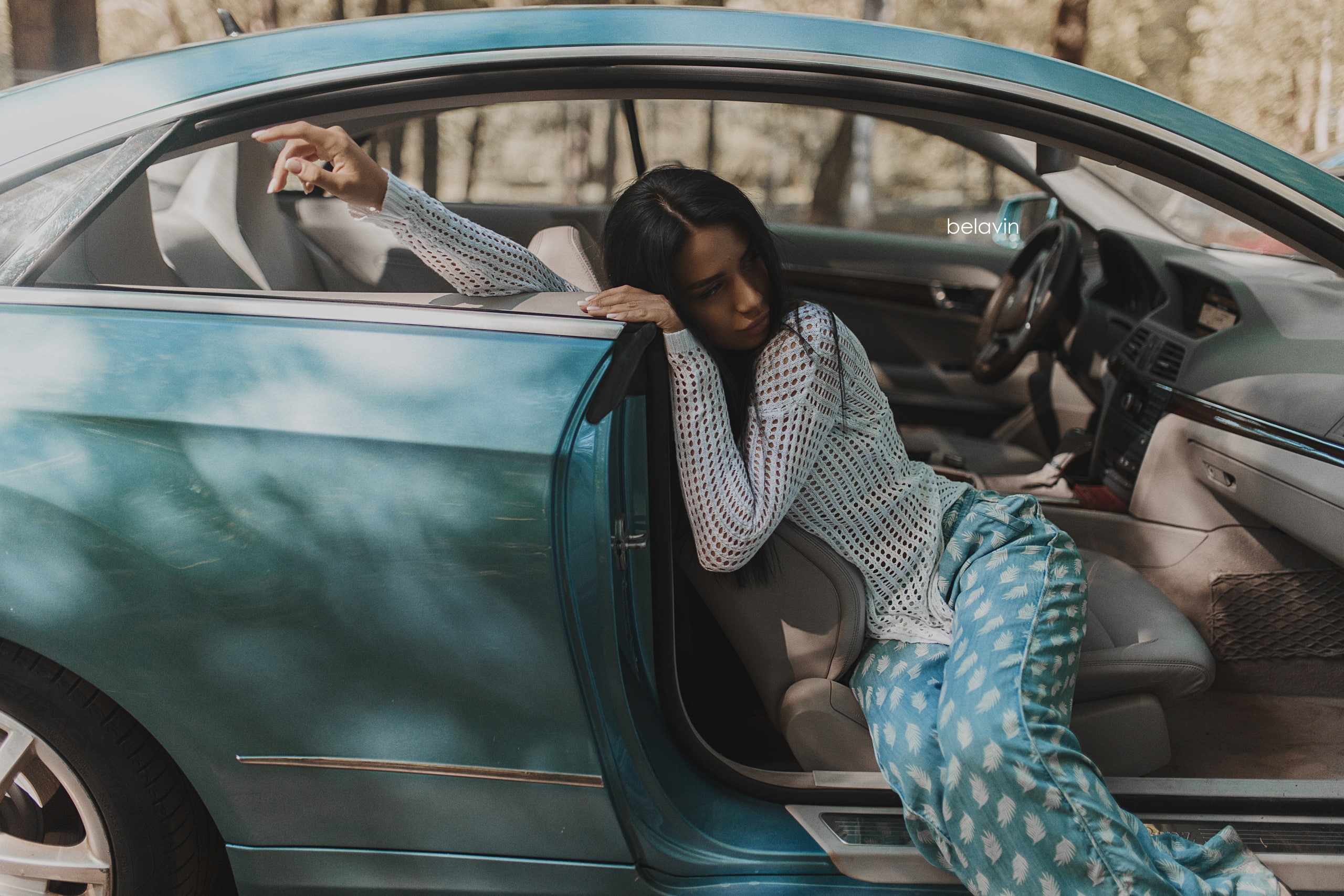 women, portrait, tanned, Alexander Belavin, 2K, looking away, women with cars, sitting, HD Wallpaper