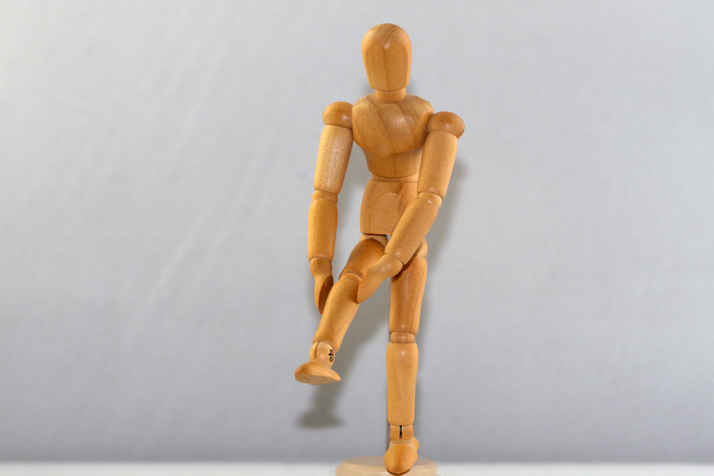 male likeness, indoors, art and craft, creativity, mannequin, 1080P, people, still life, holzfigur, sport, doll, brown, music, musical instrument, knee, HD Wallpaper