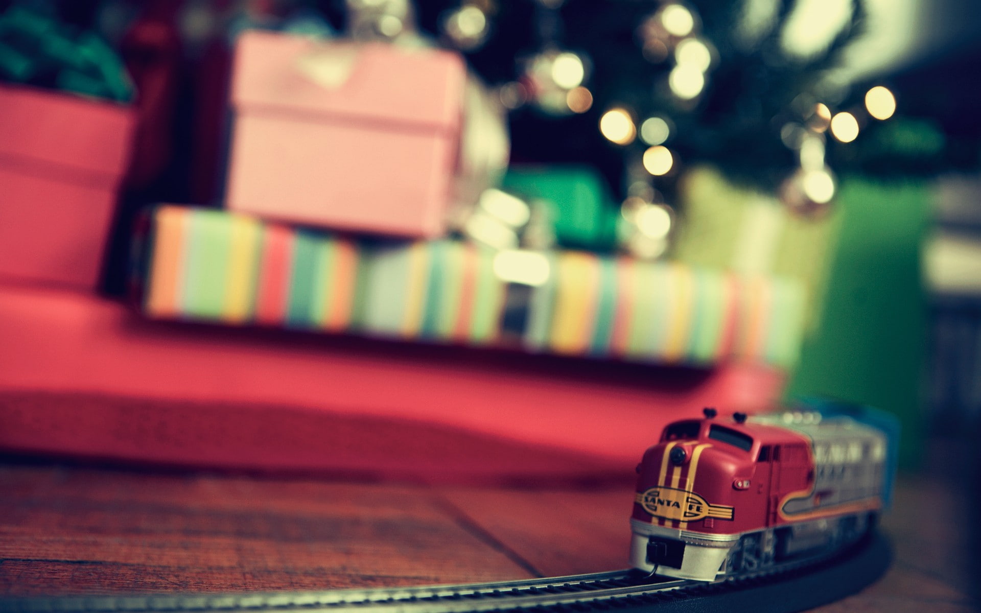 1080P, presents, depth of field, miniatures, train, Christmas, bokeh, Christmas Tree, New Year, toys, HD Wallpaper