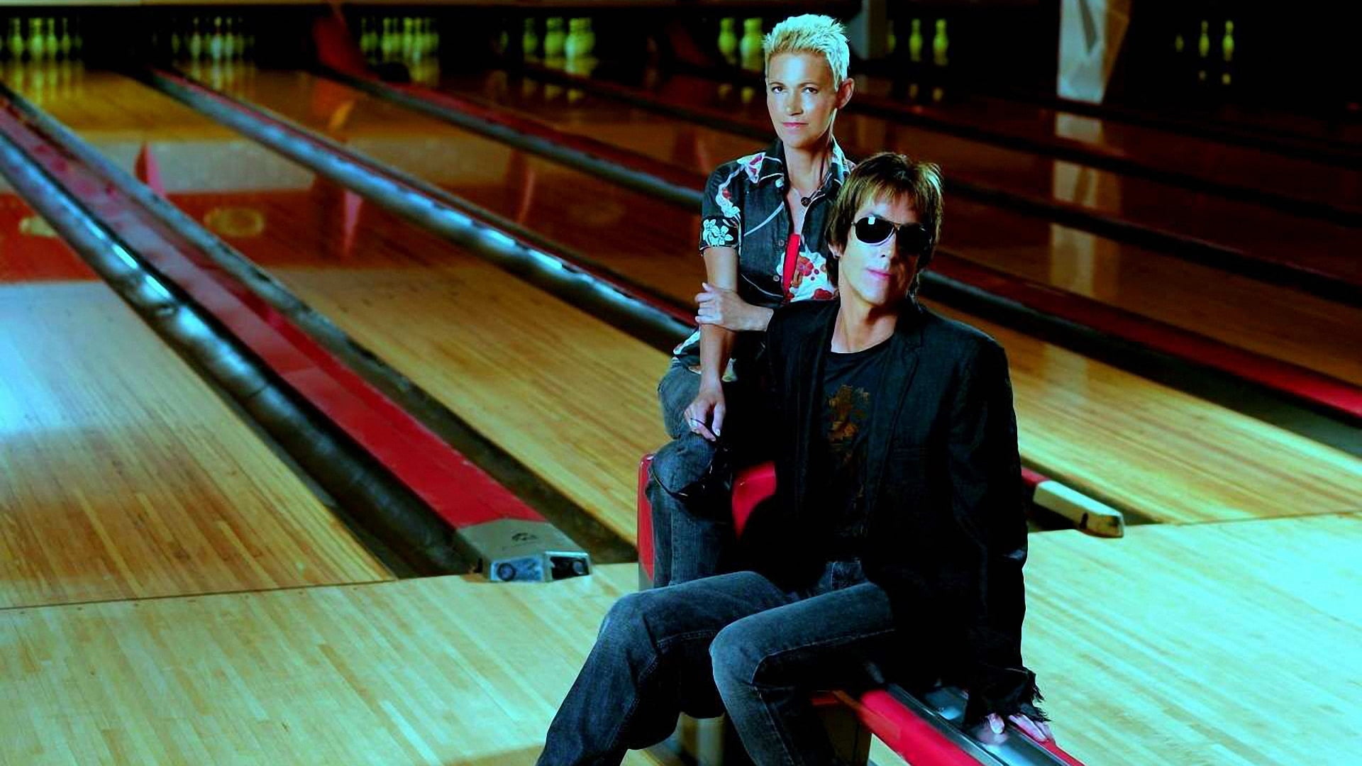 jacket, casual clothing, one Person, real people, bowling, 1080P, station, toy, child, statue, three quarter length, table, passenger, females, sculpture, HD Wallpaper